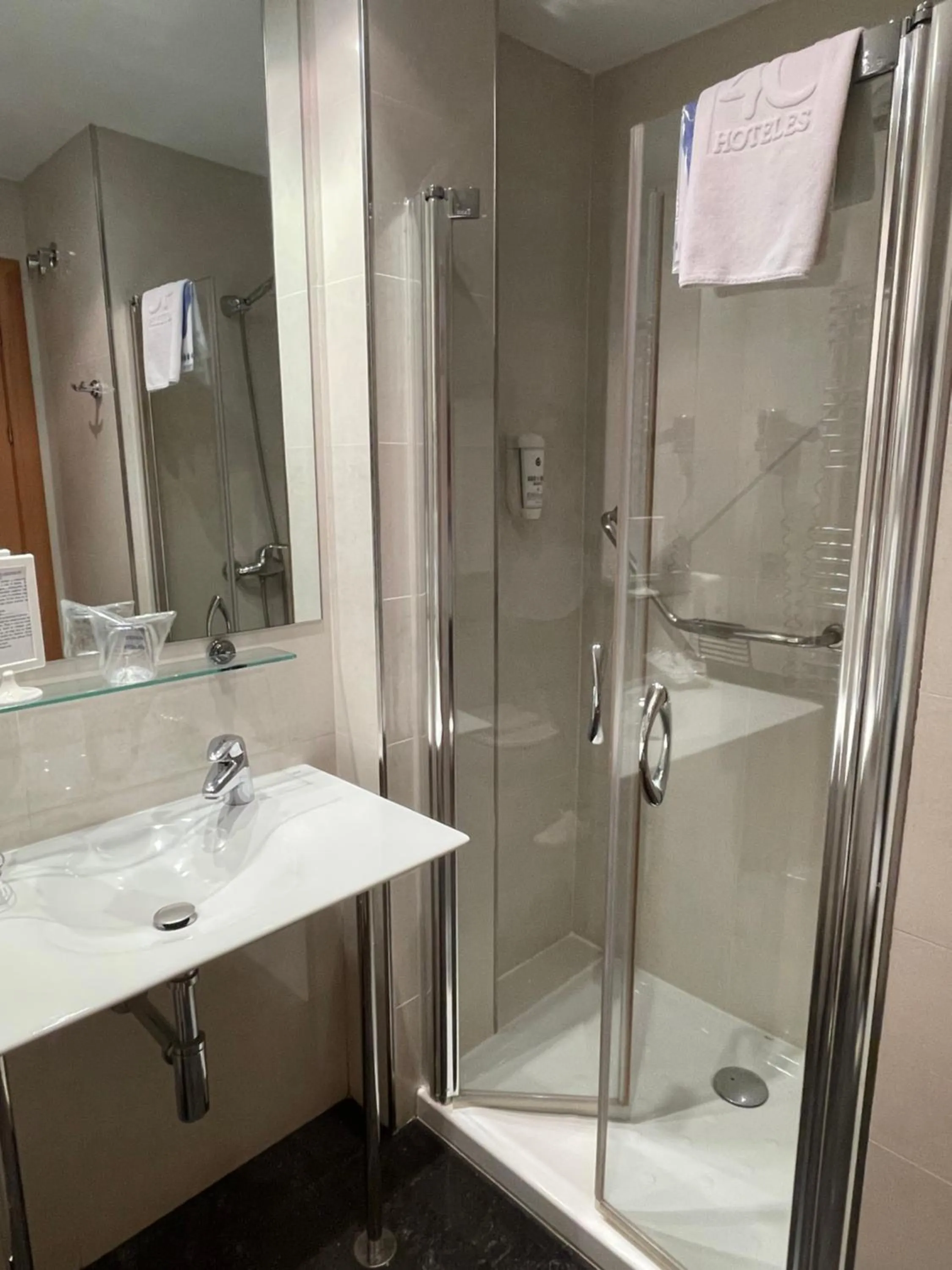 Shower in 4C Bravo Murillo