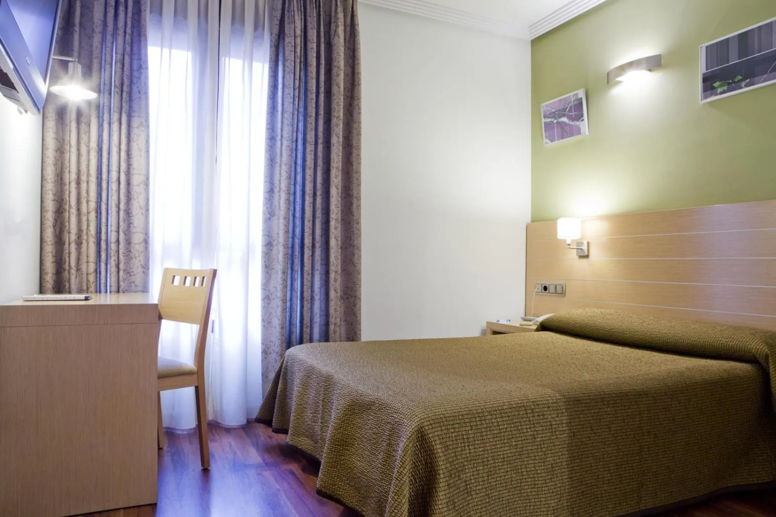 Bed in 4C Bravo Murillo