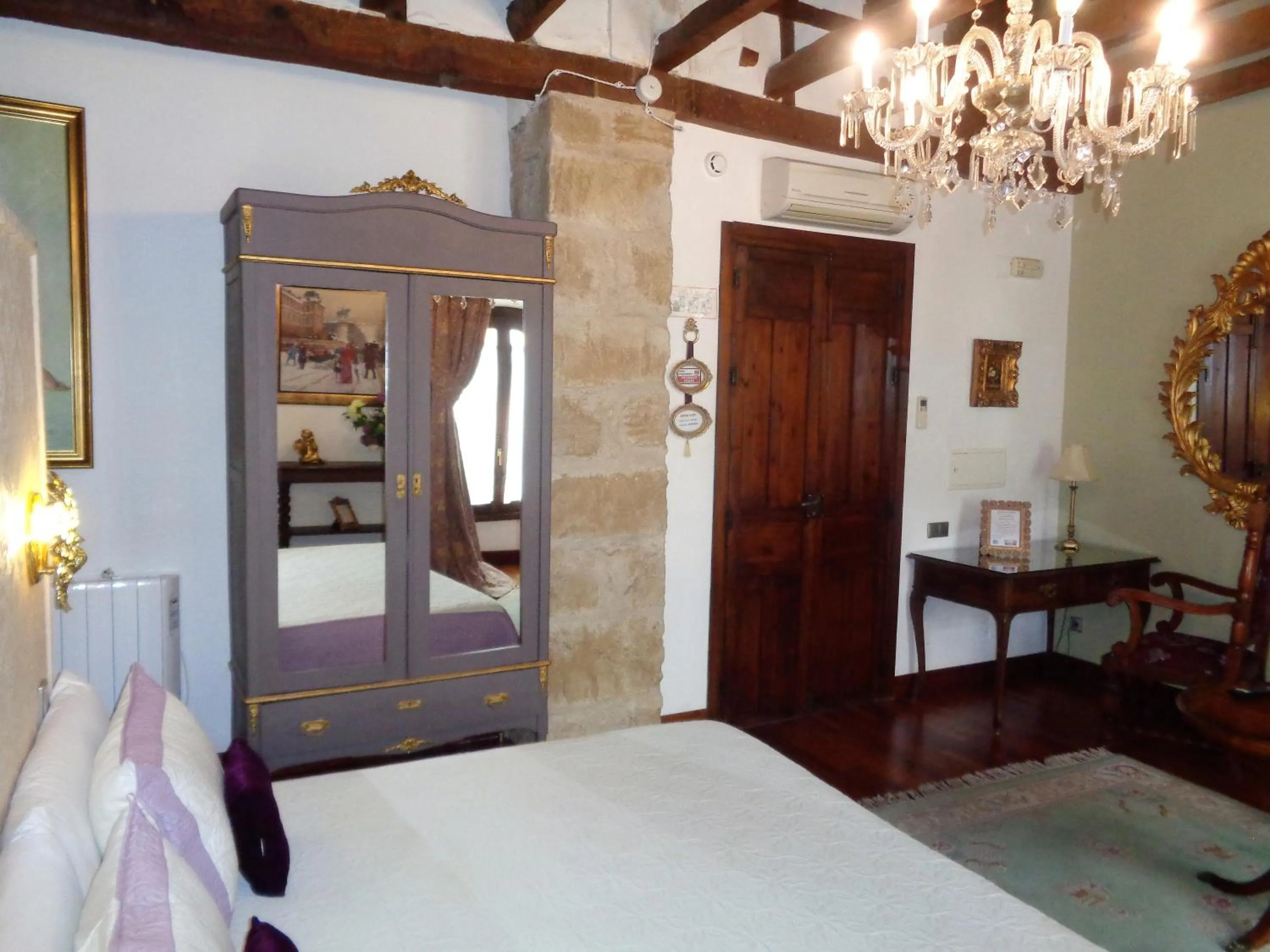 Decorative detail, Bed in Hotel Boutique Nueve Leyendas