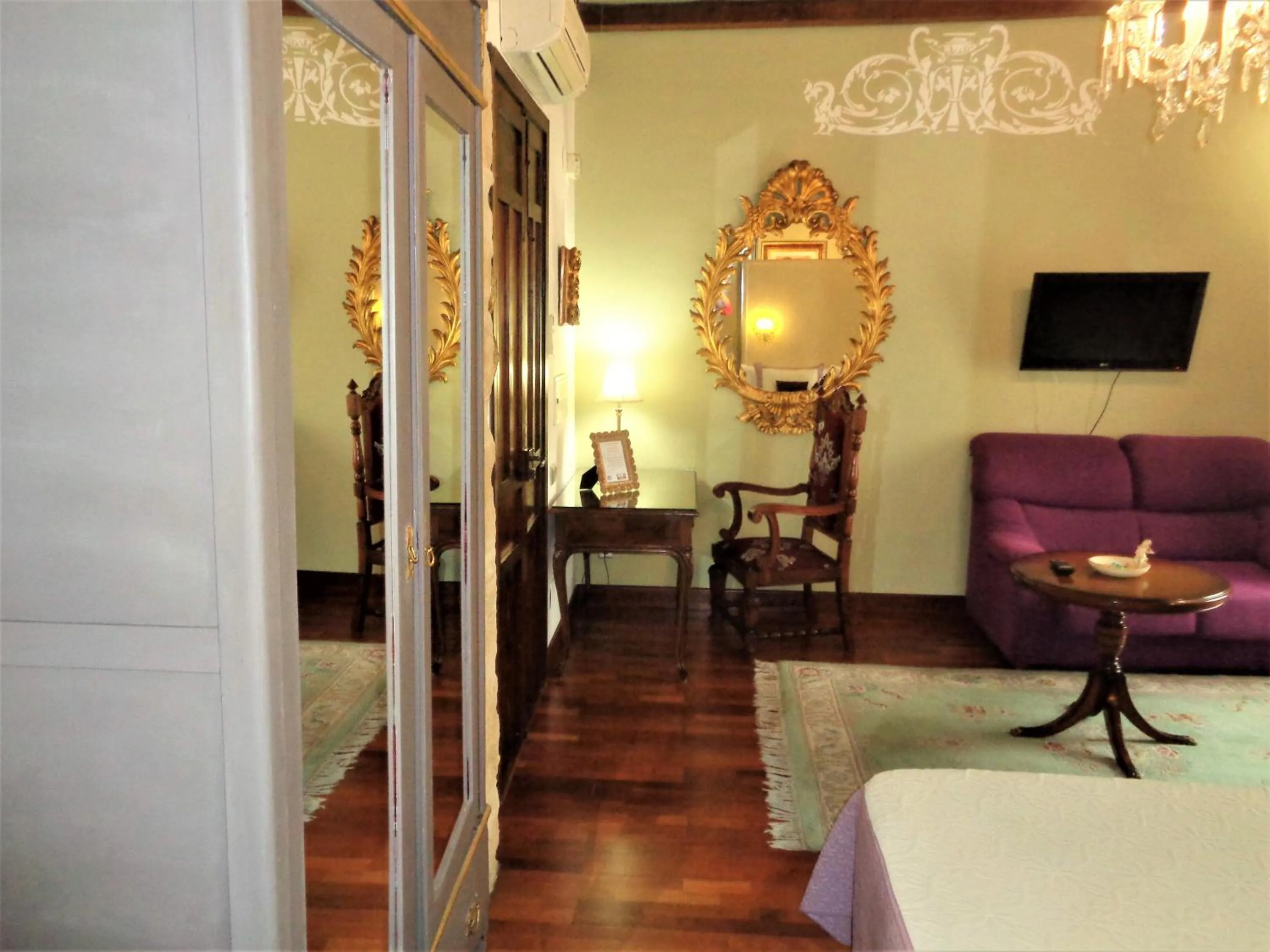 Decorative detail, Bed in Hotel Boutique Nueve Leyendas