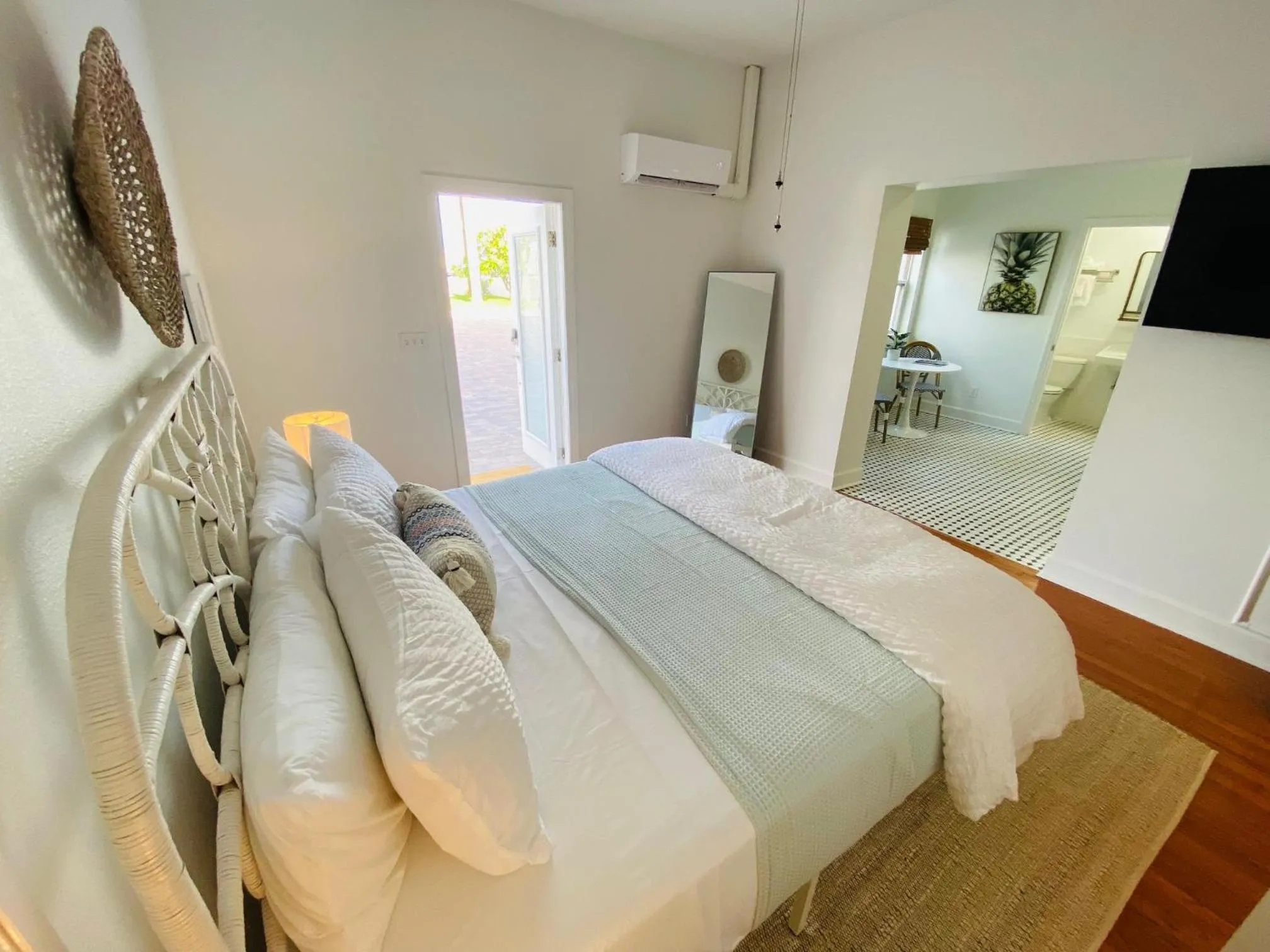 Bed in La Tortuga Historic Pass A Grille St Pete Beach 68