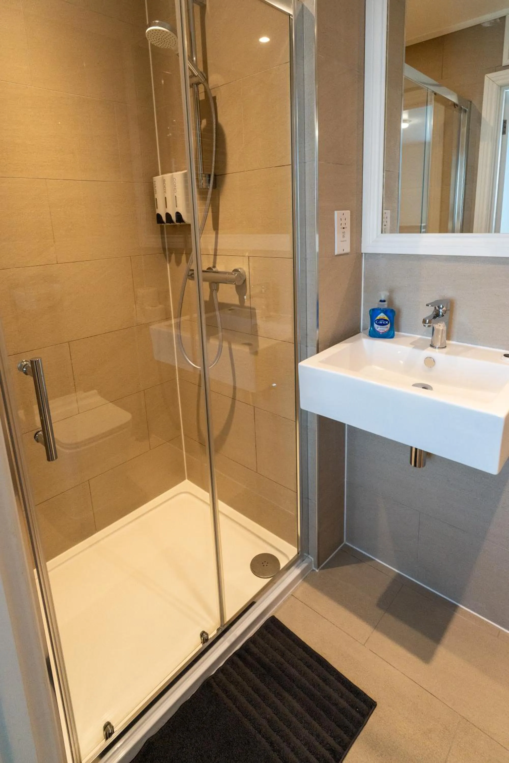 Shower in Abbey Point Hotel