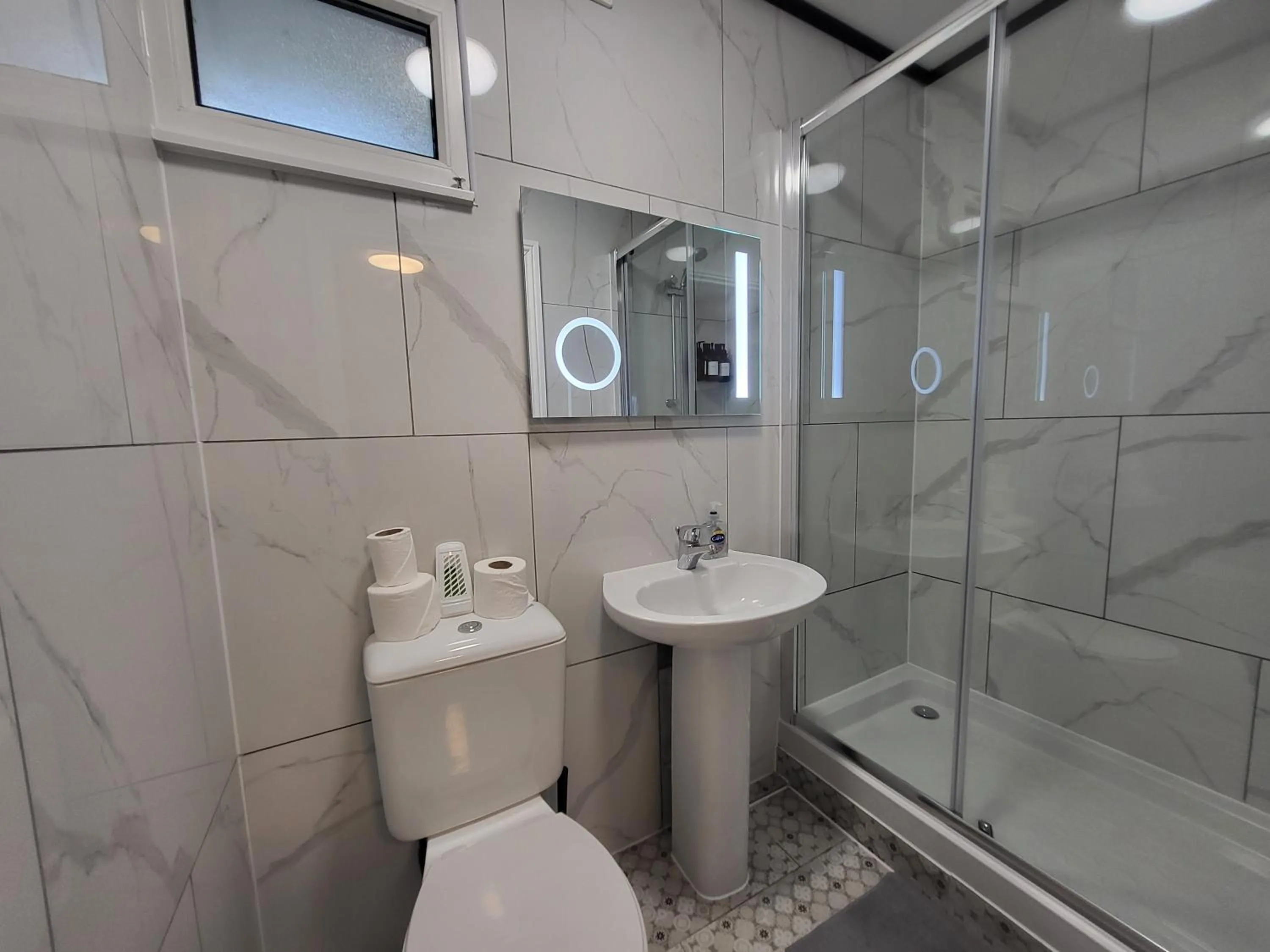 Shower in Abbey Point Hotel