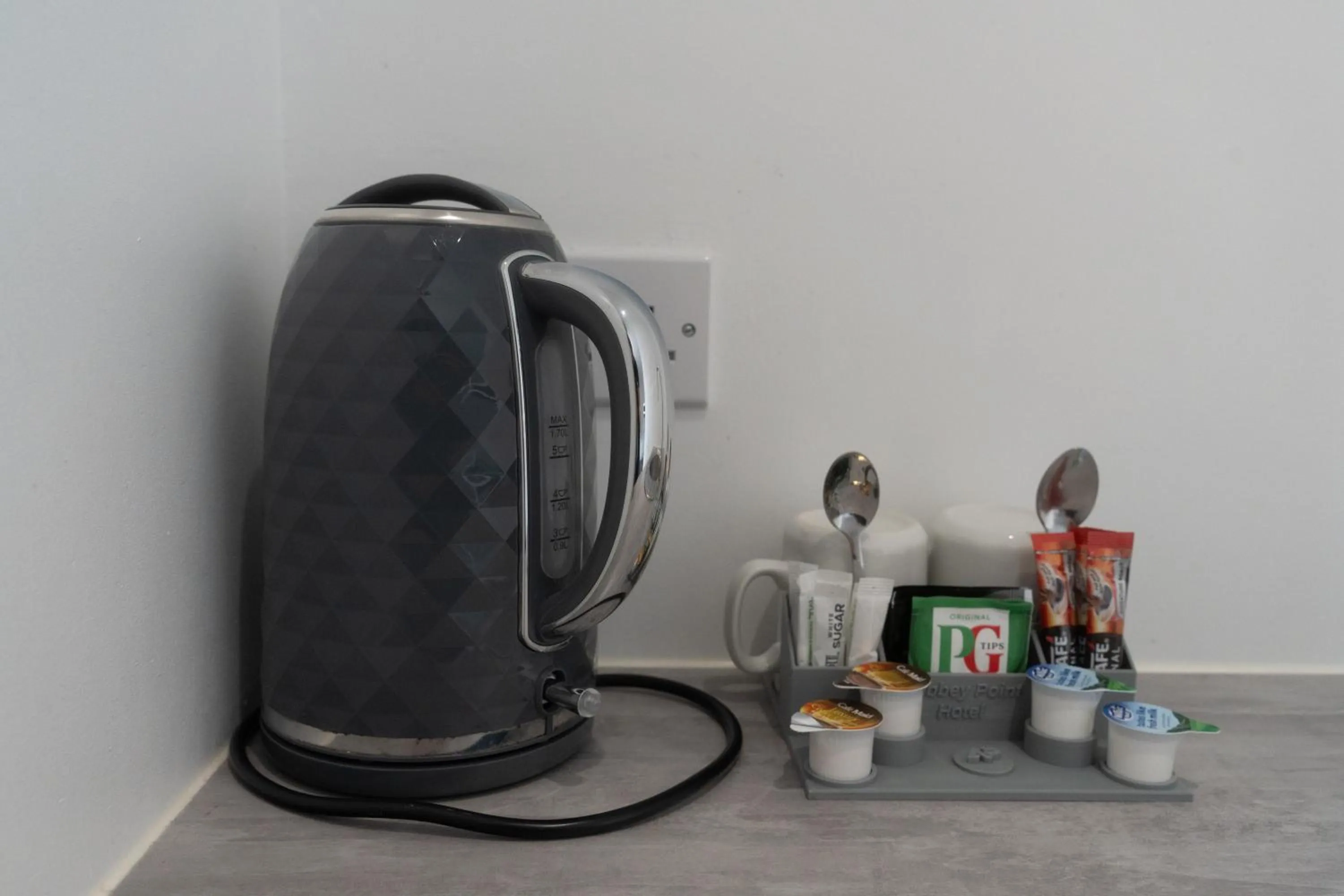 Coffee/tea facilities in Abbey Point Hotel