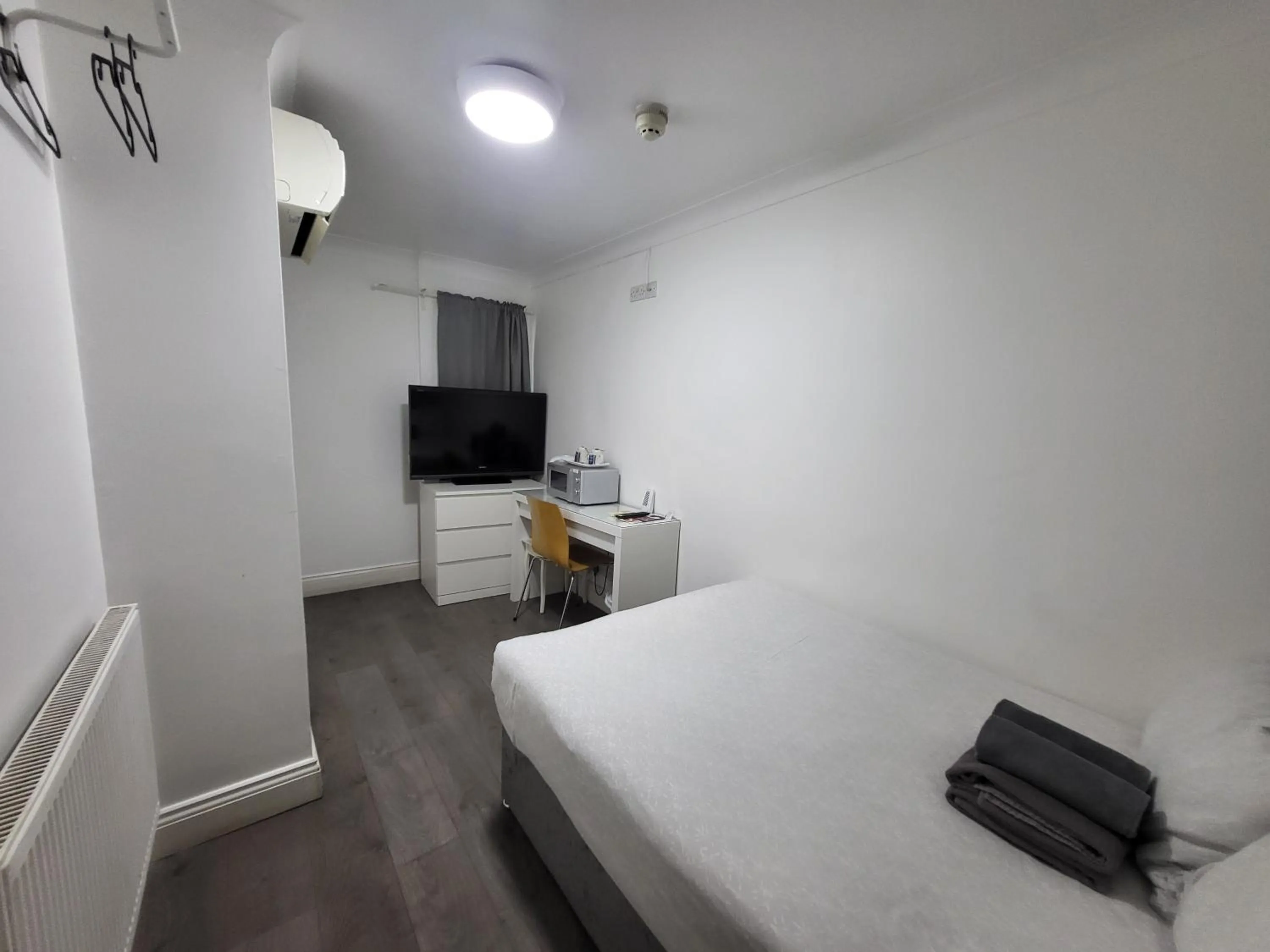 TV and multimedia, Bed in Abbey Point Hotel