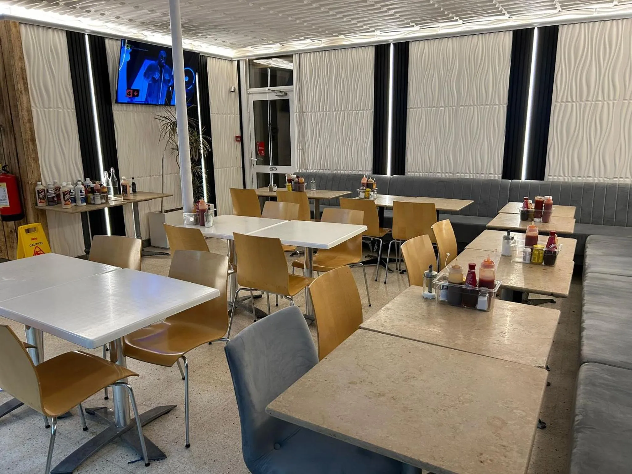 Restaurant/places to eat in Abbey Point Hotel