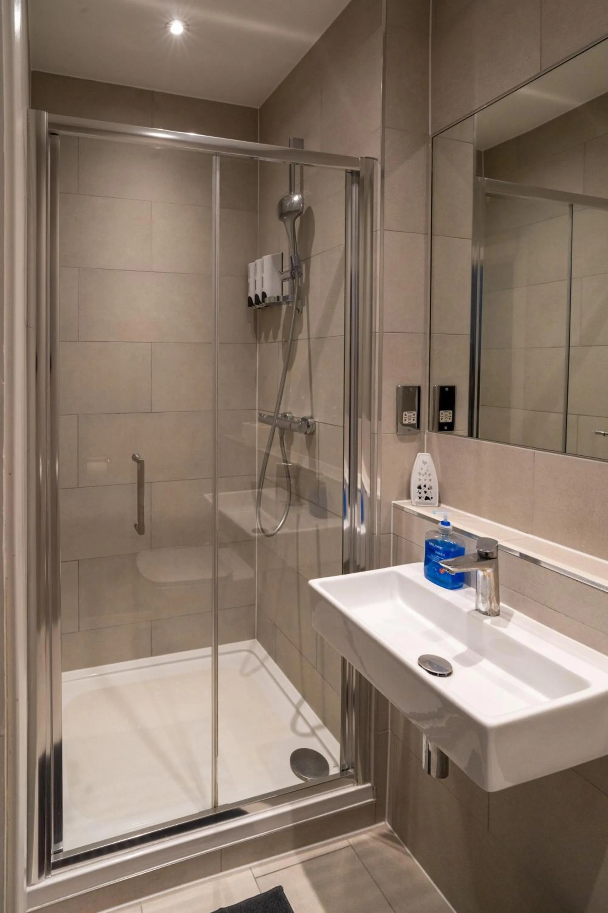 Shower in Abbey Point Hotel