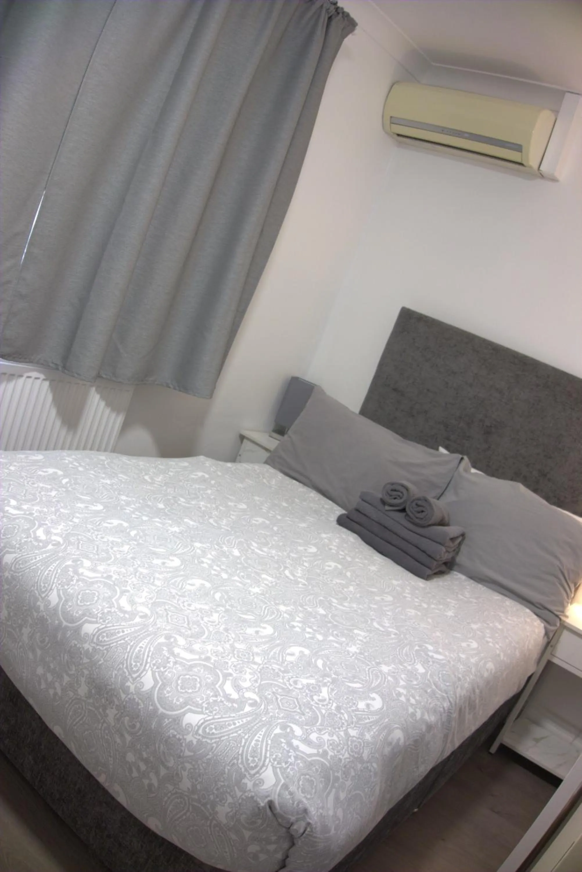 Bedroom, Bed in Abbey Point Hotel