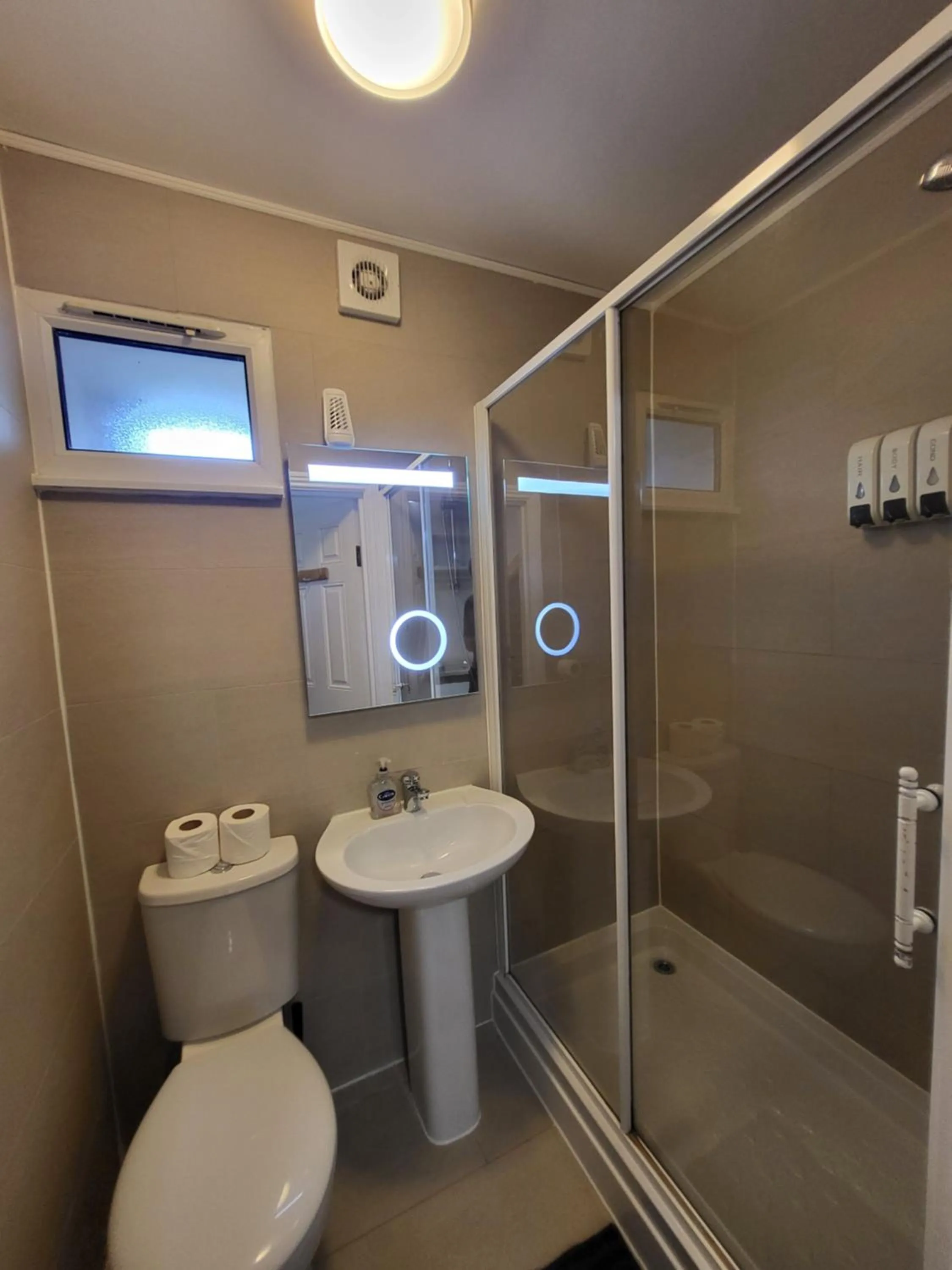 Shower in Abbey Point Hotel