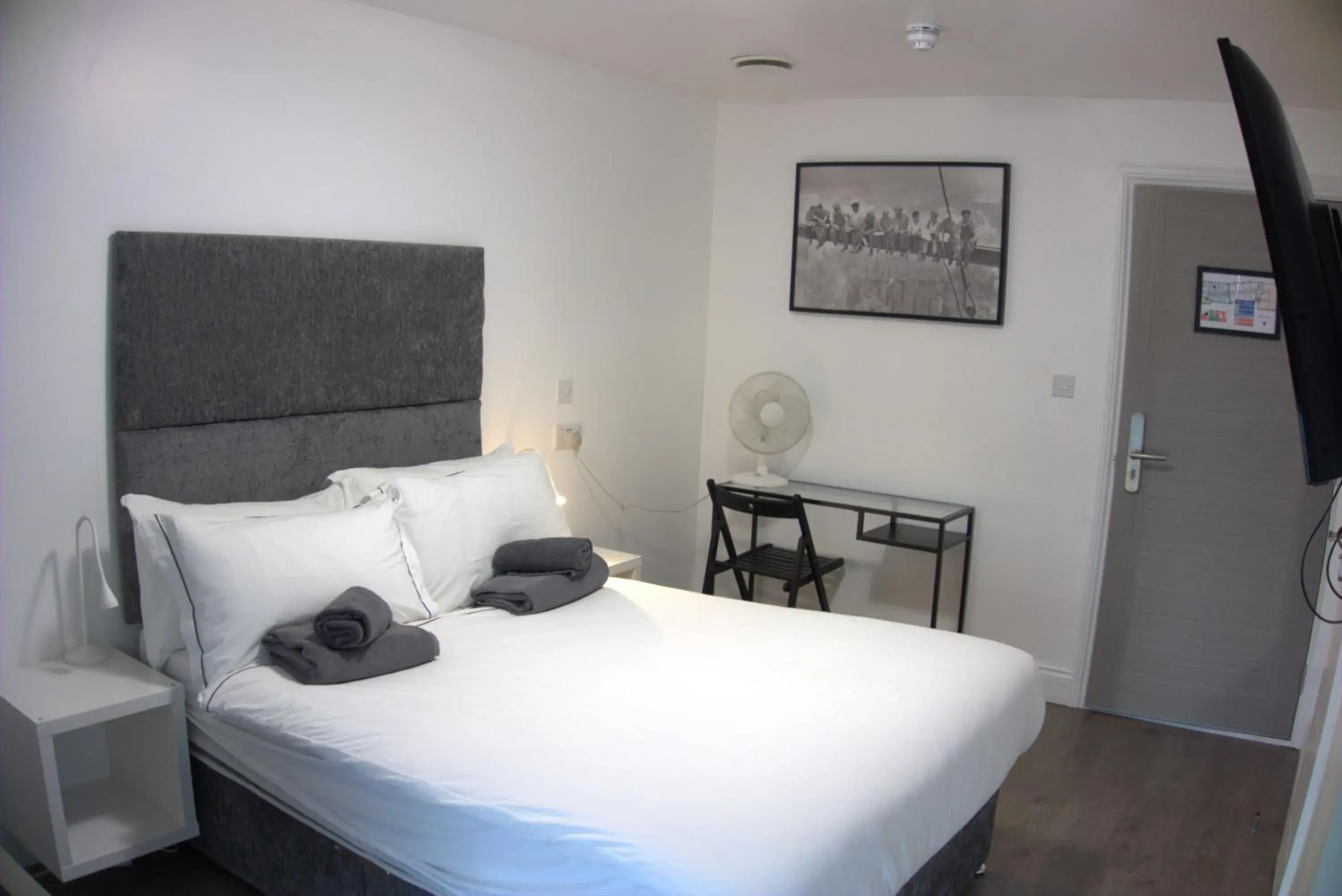 Double Room with City View in Abbey Point Hotel Double Room with City View in Abbey Point Hotel