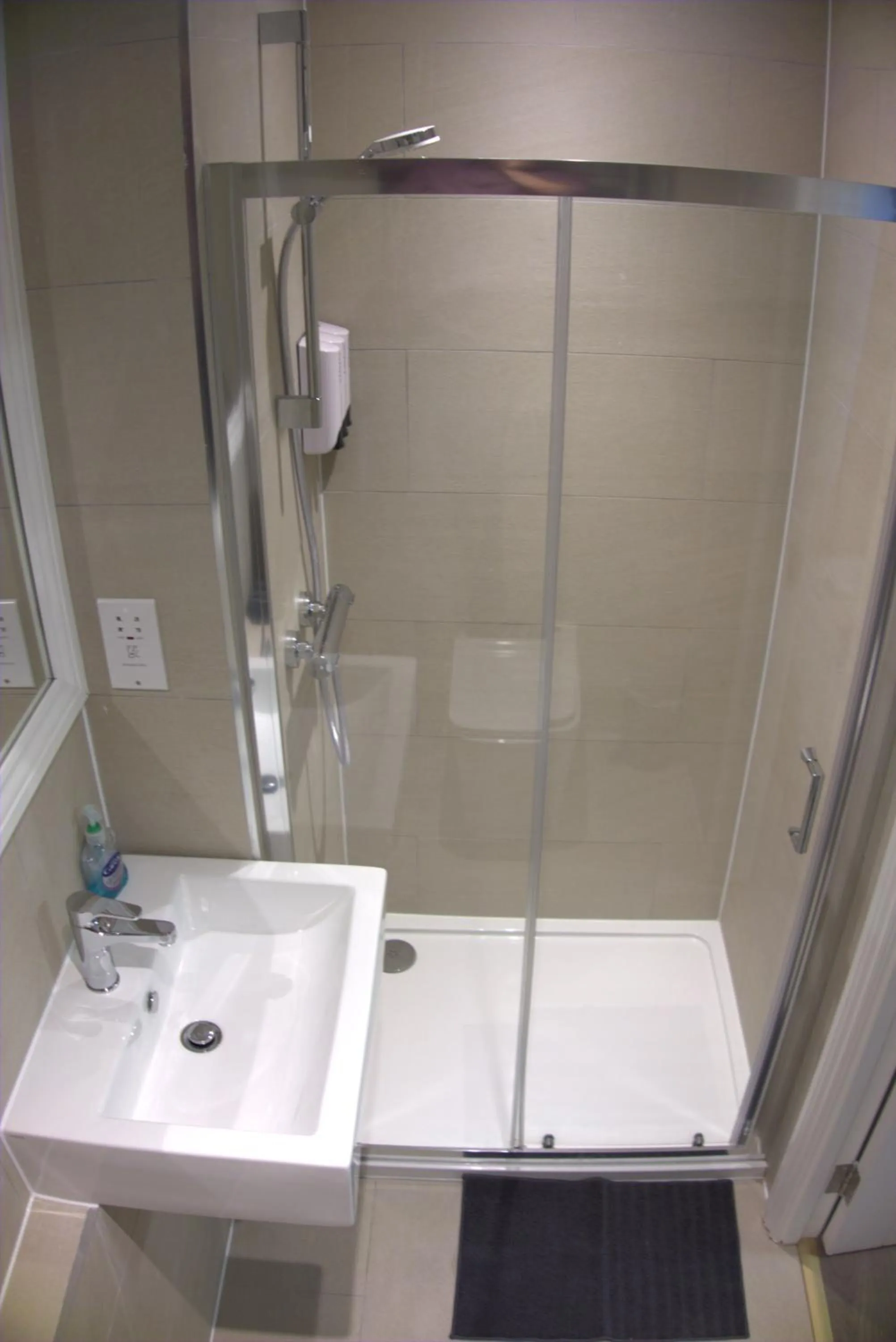 Shower in Abbey Point Hotel