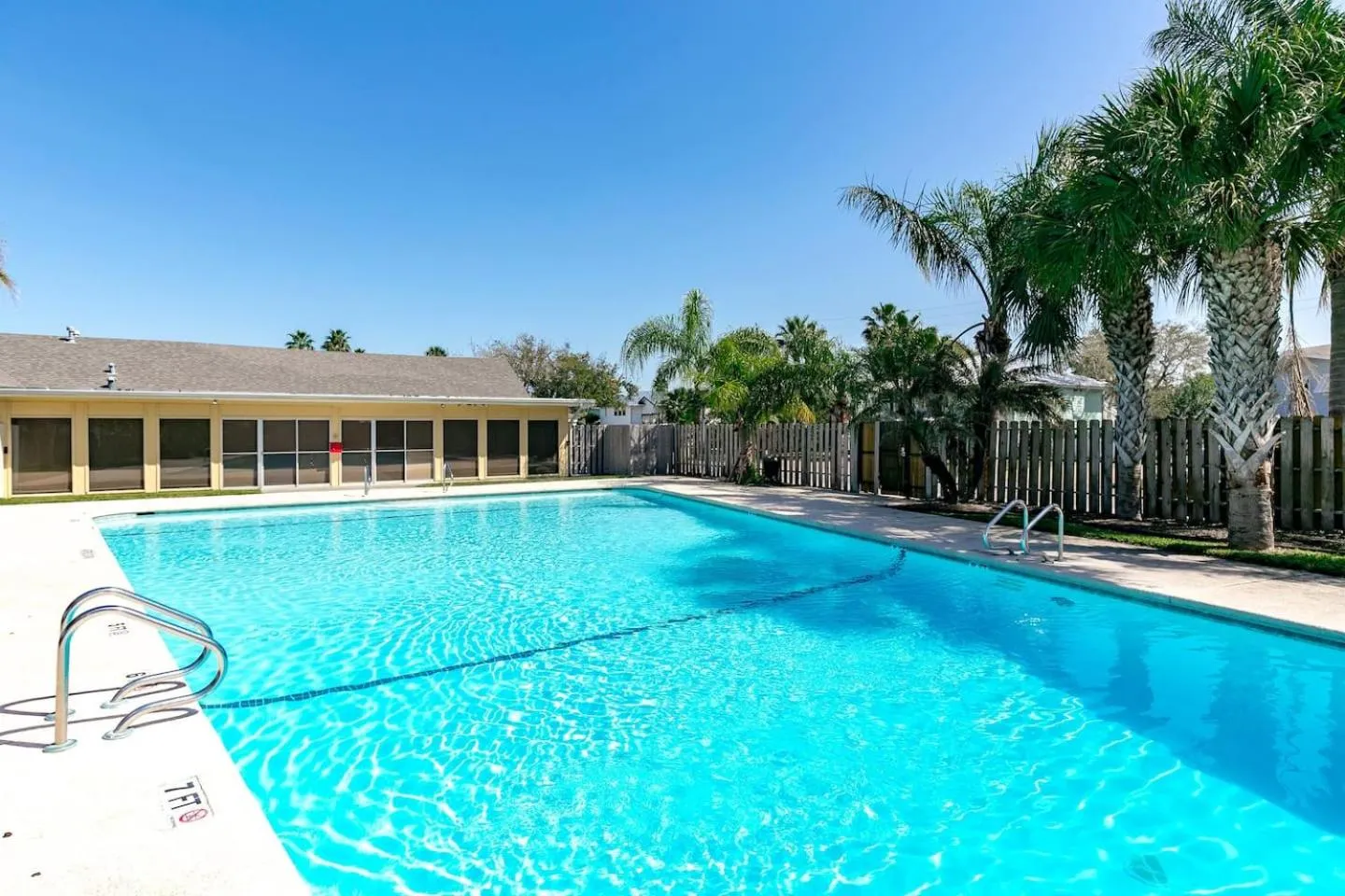 Property building in Flamingo House