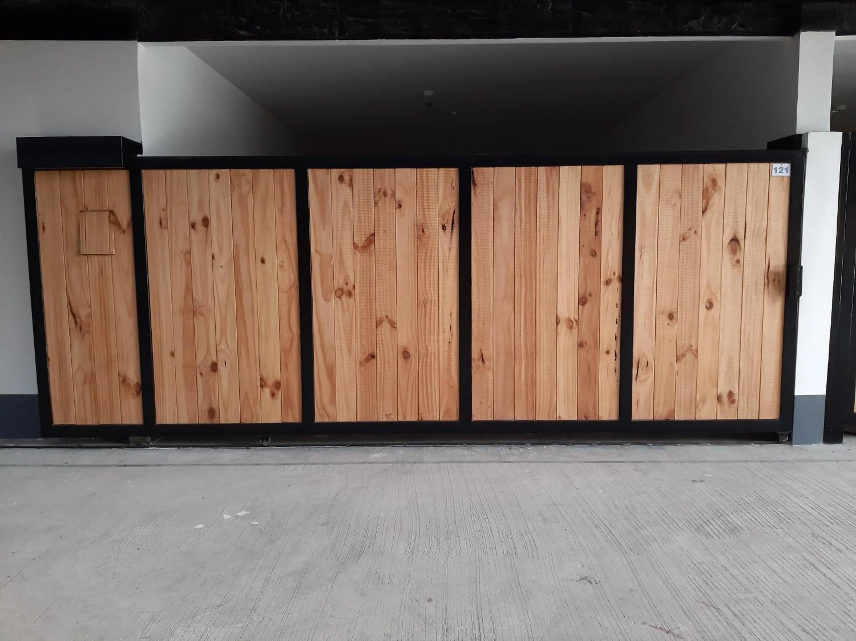 Parking in M LILOAN PENSION HOUSE