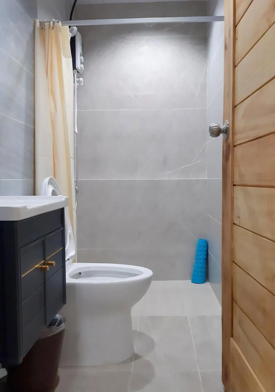 Shower in M LILOAN PENSION HOUSE