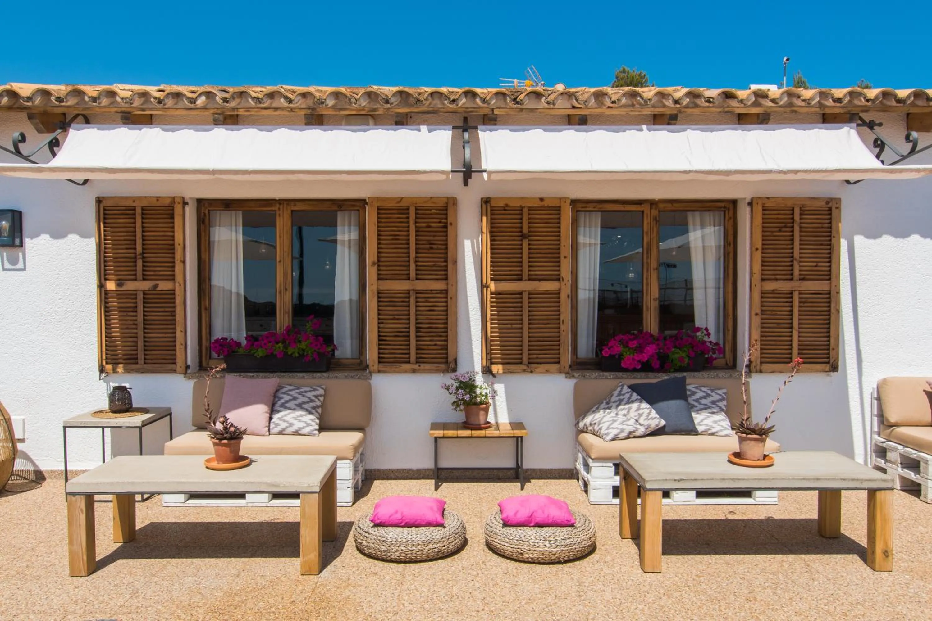 Restaurant/places to eat in Hotel Na Taconera