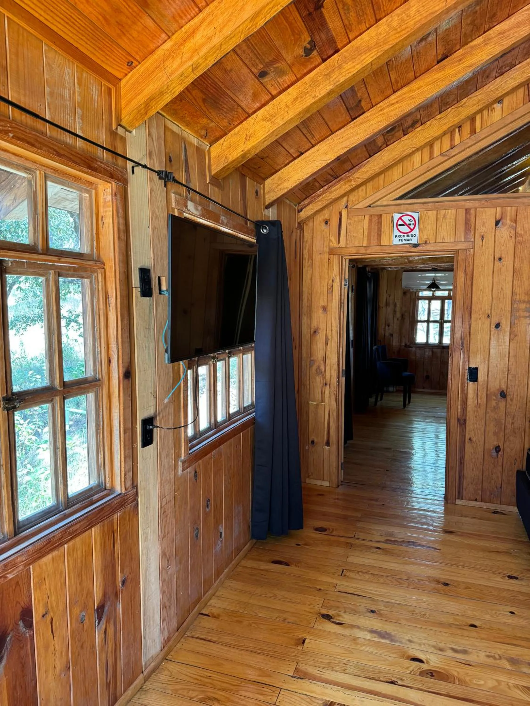 TV and multimedia in PINE TREE Mazamitla Hotel Boutique & Cabañas