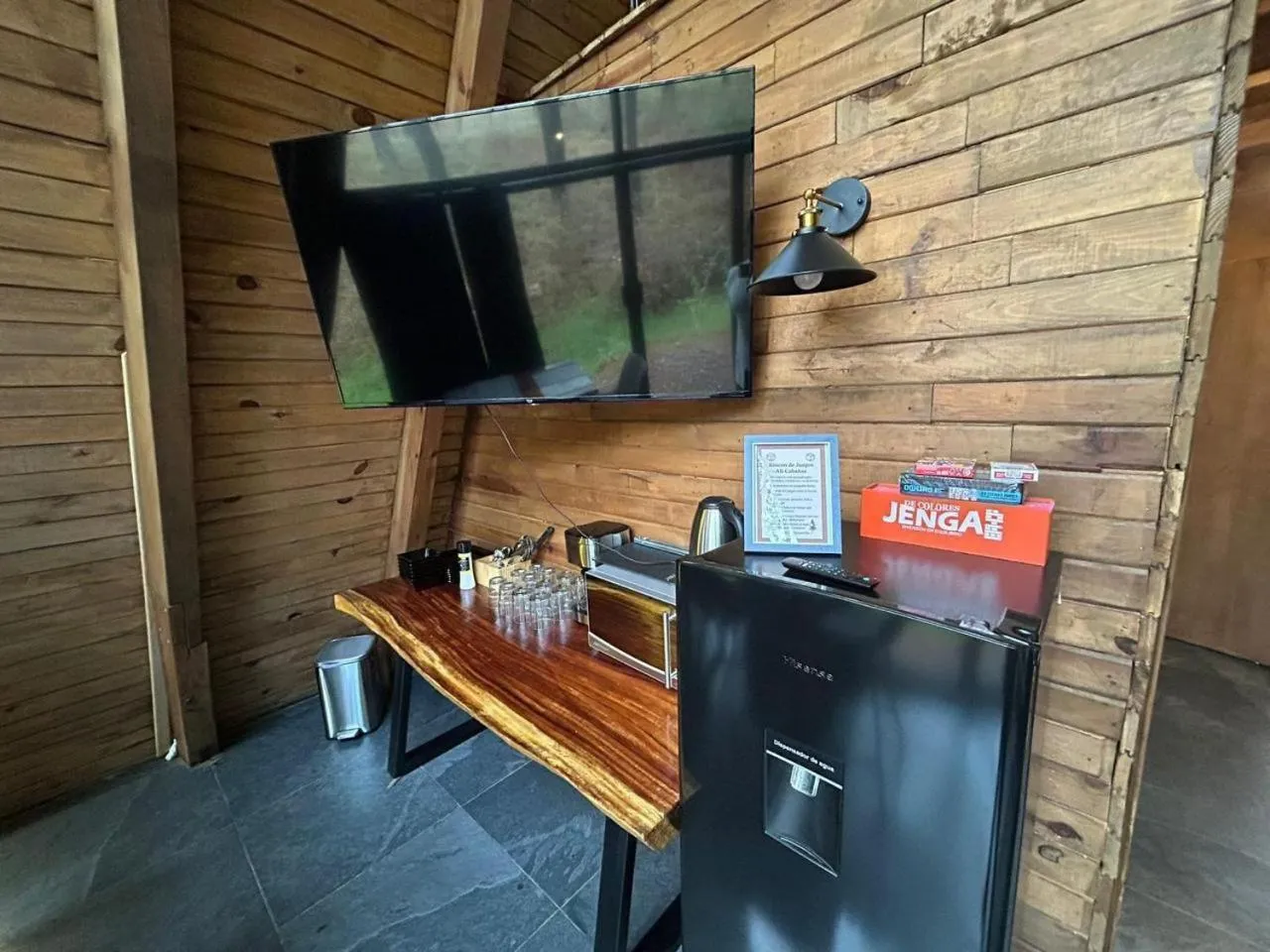 TV and multimedia in PINE TREE Mazamitla Hotel Boutique & Cabañas