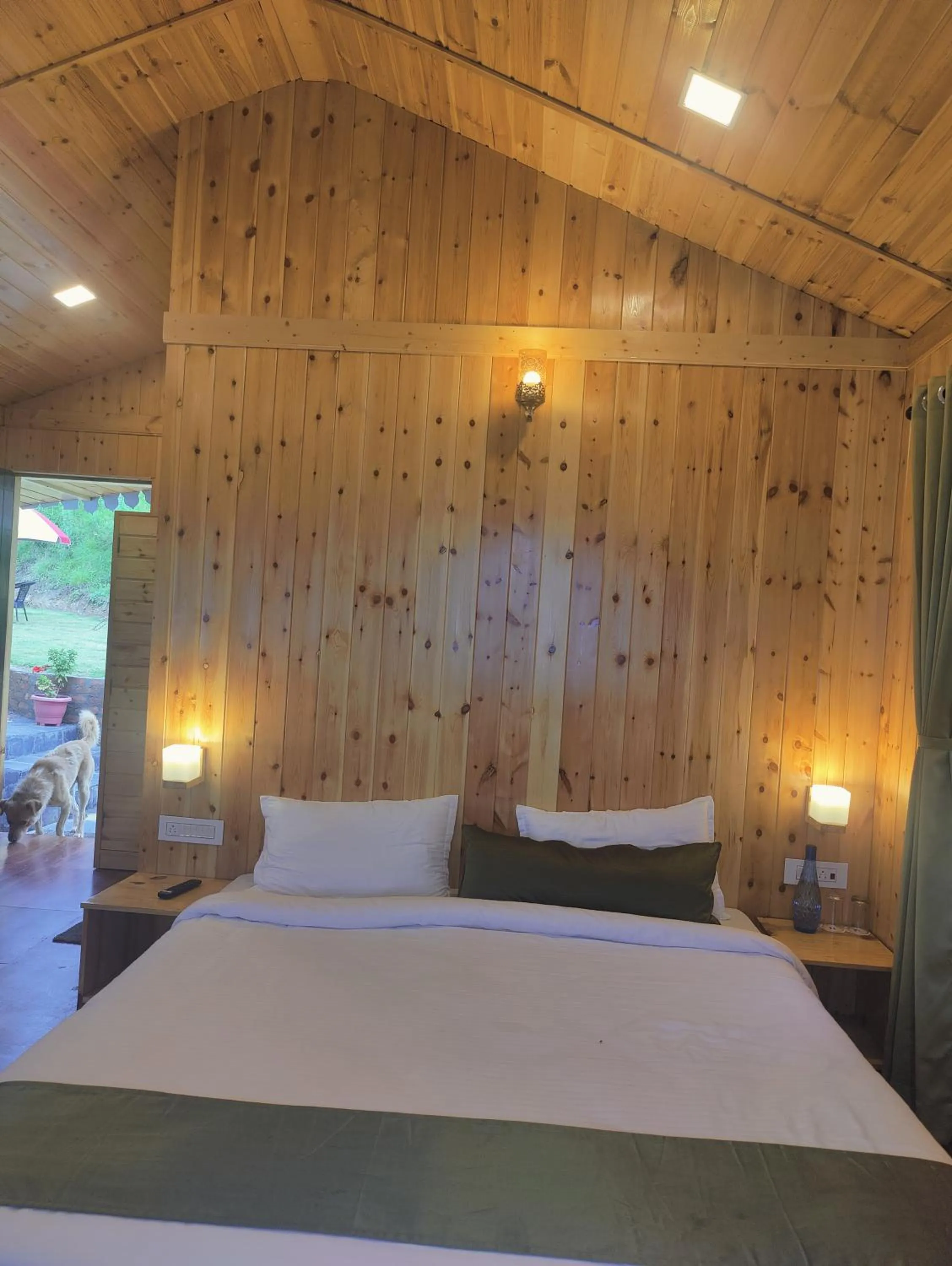 Bed in LaSerene The Cottage - Pangoot