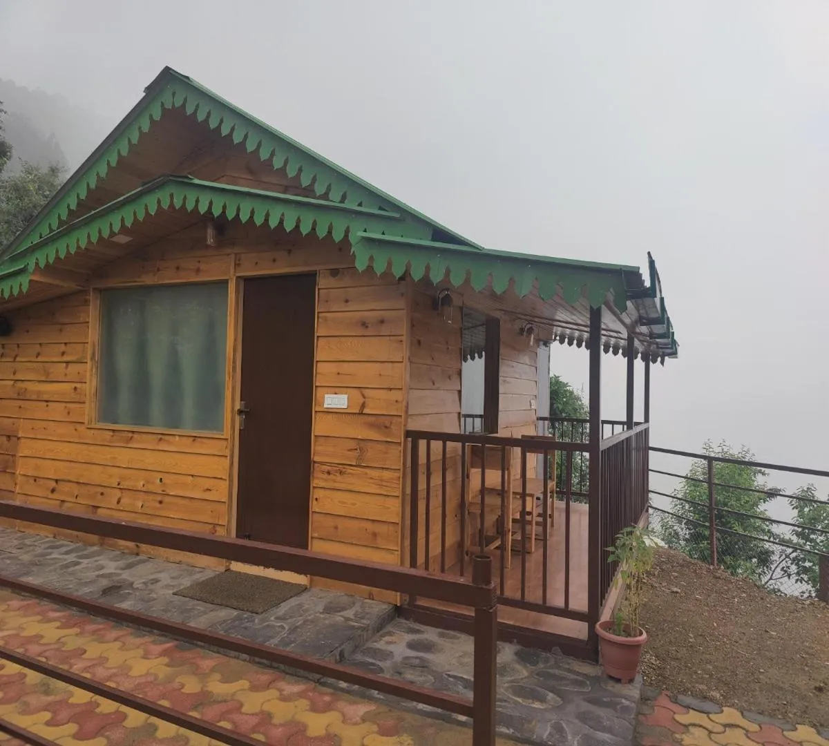 Property building in LaSerene The Cottage - Pangoot