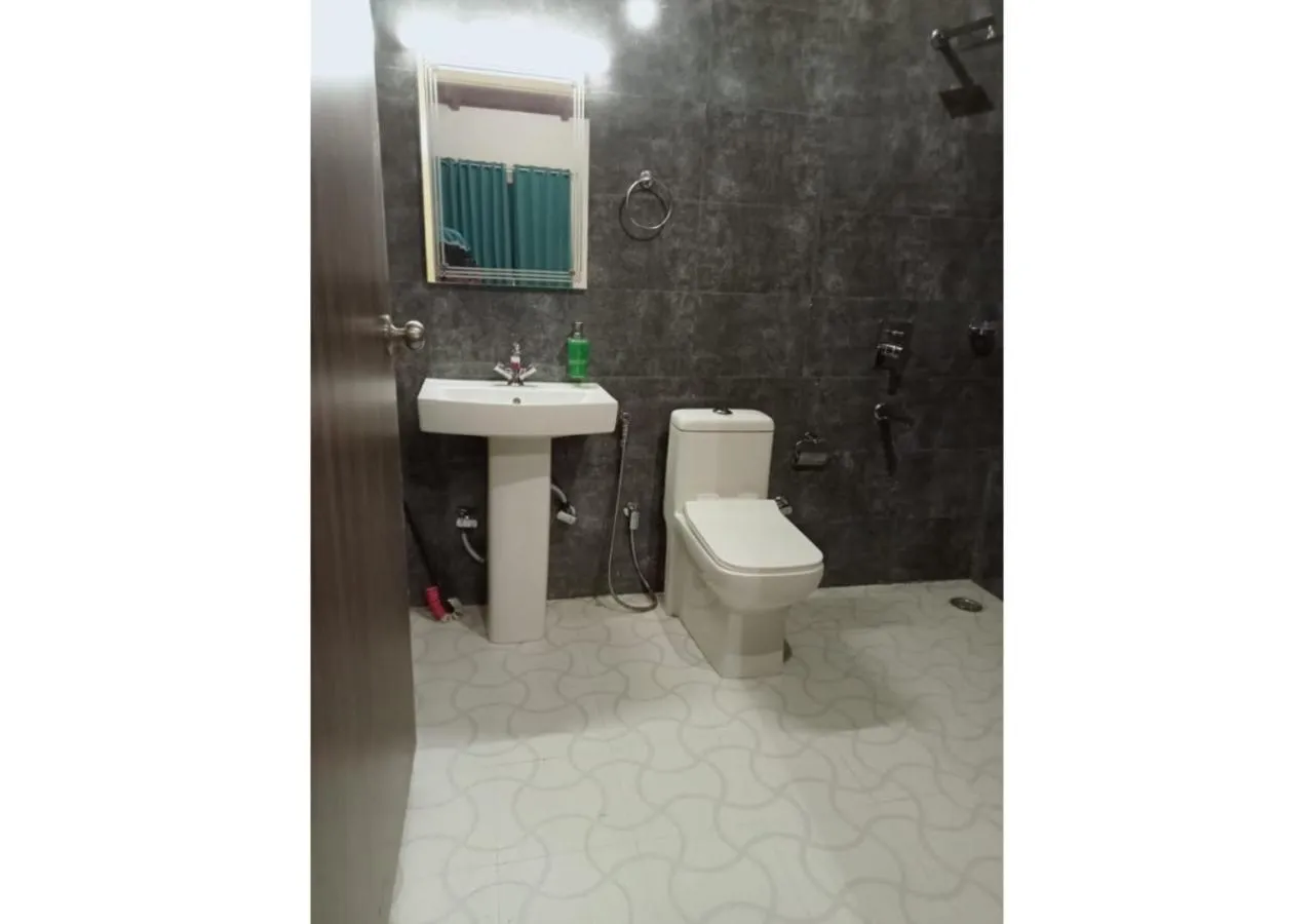 Bathroom in LaSerene The Cottage - Pangoot