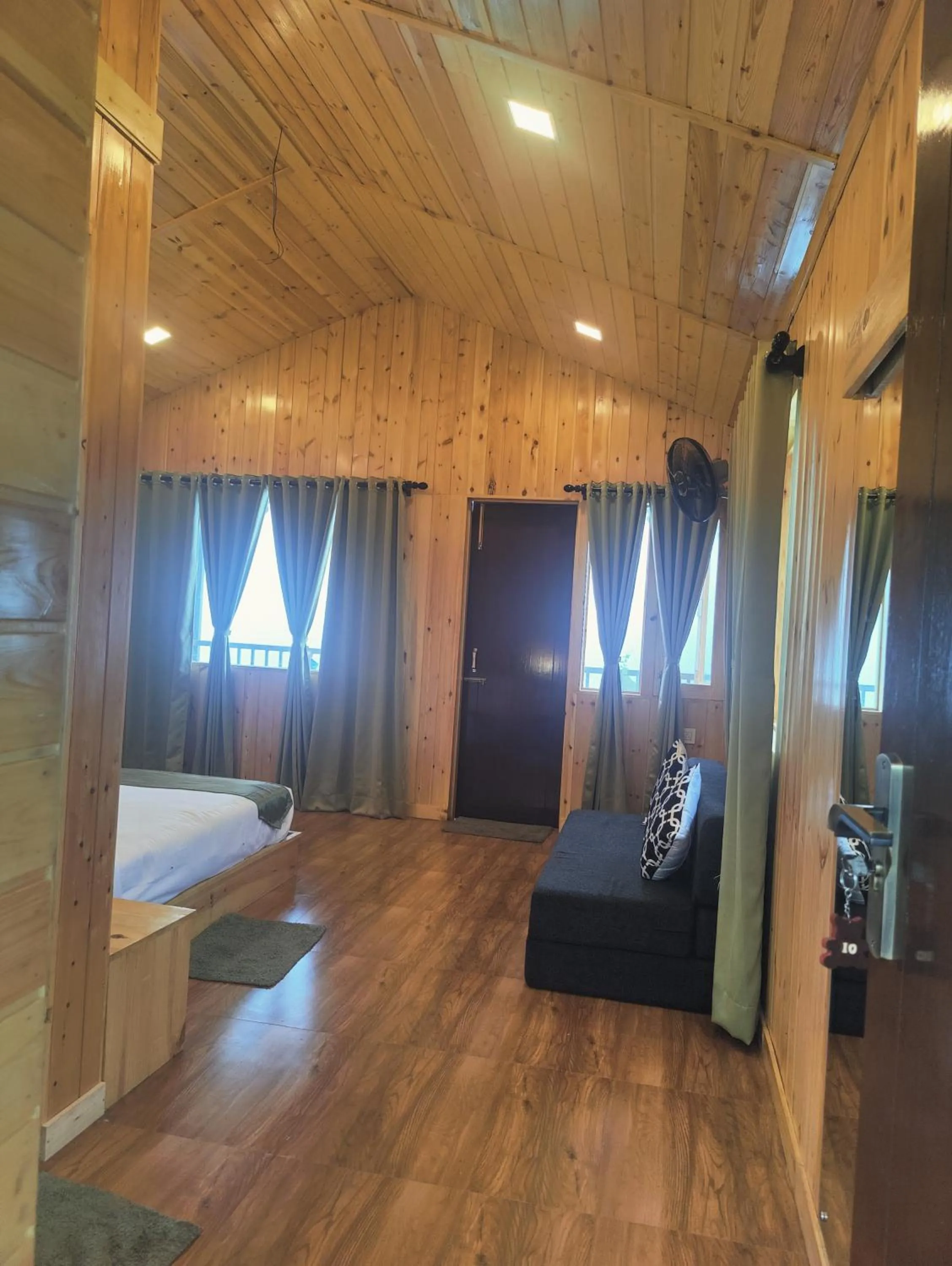 Bed in LaSerene The Cottage - Pangoot