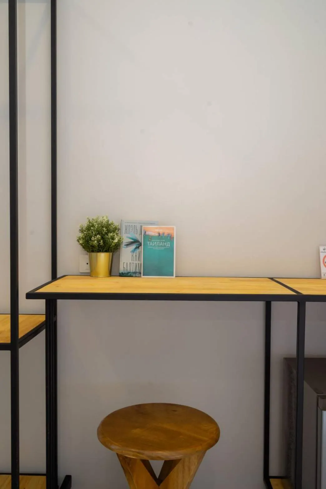 Seating area in Terminal 58 Airport
