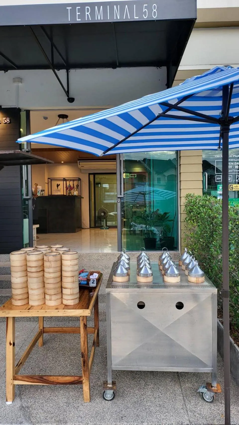 Restaurant/places to eat in Terminal 58 Airport