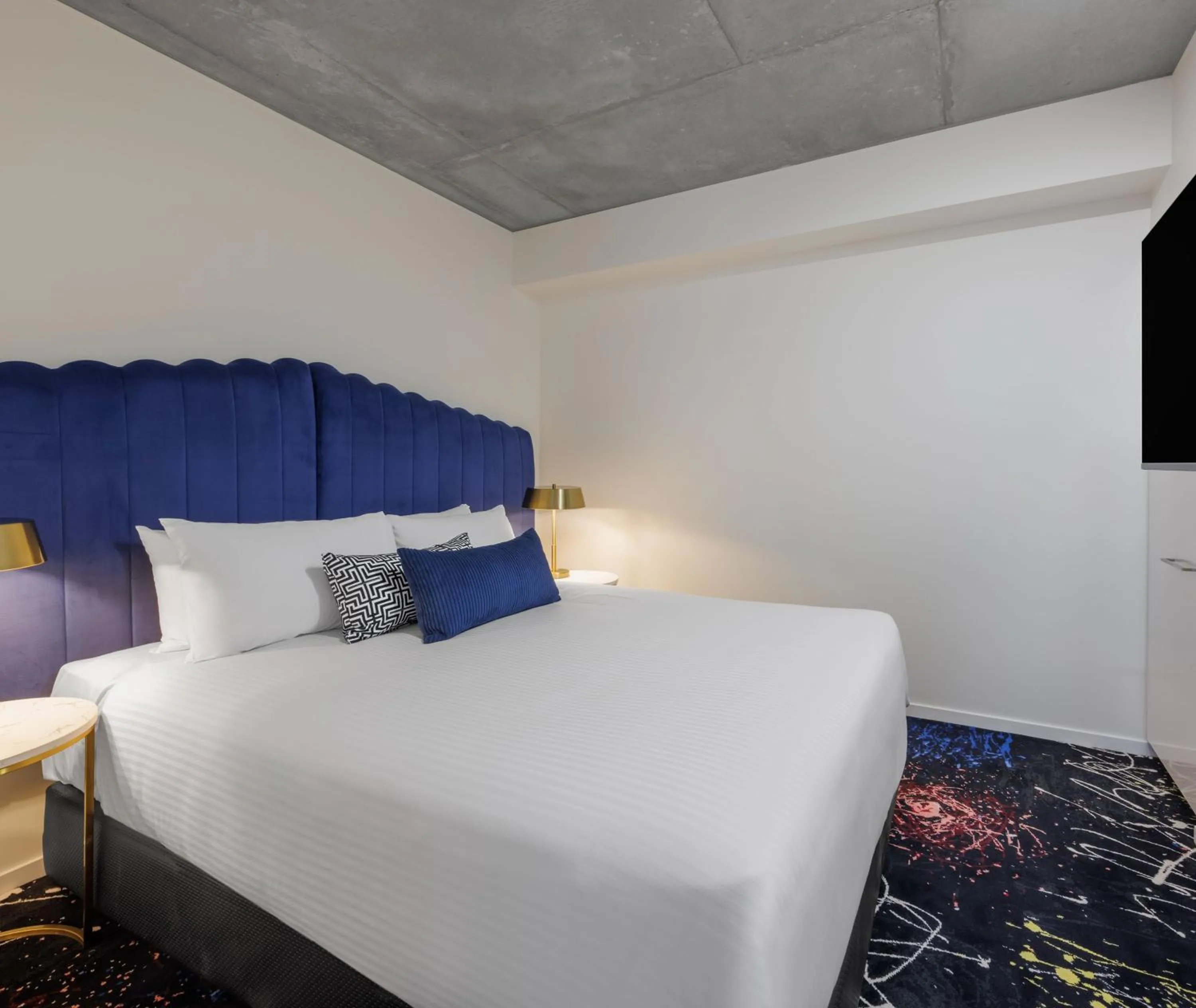 Bed in Oaks Melbourne St Kilda Road Hotel