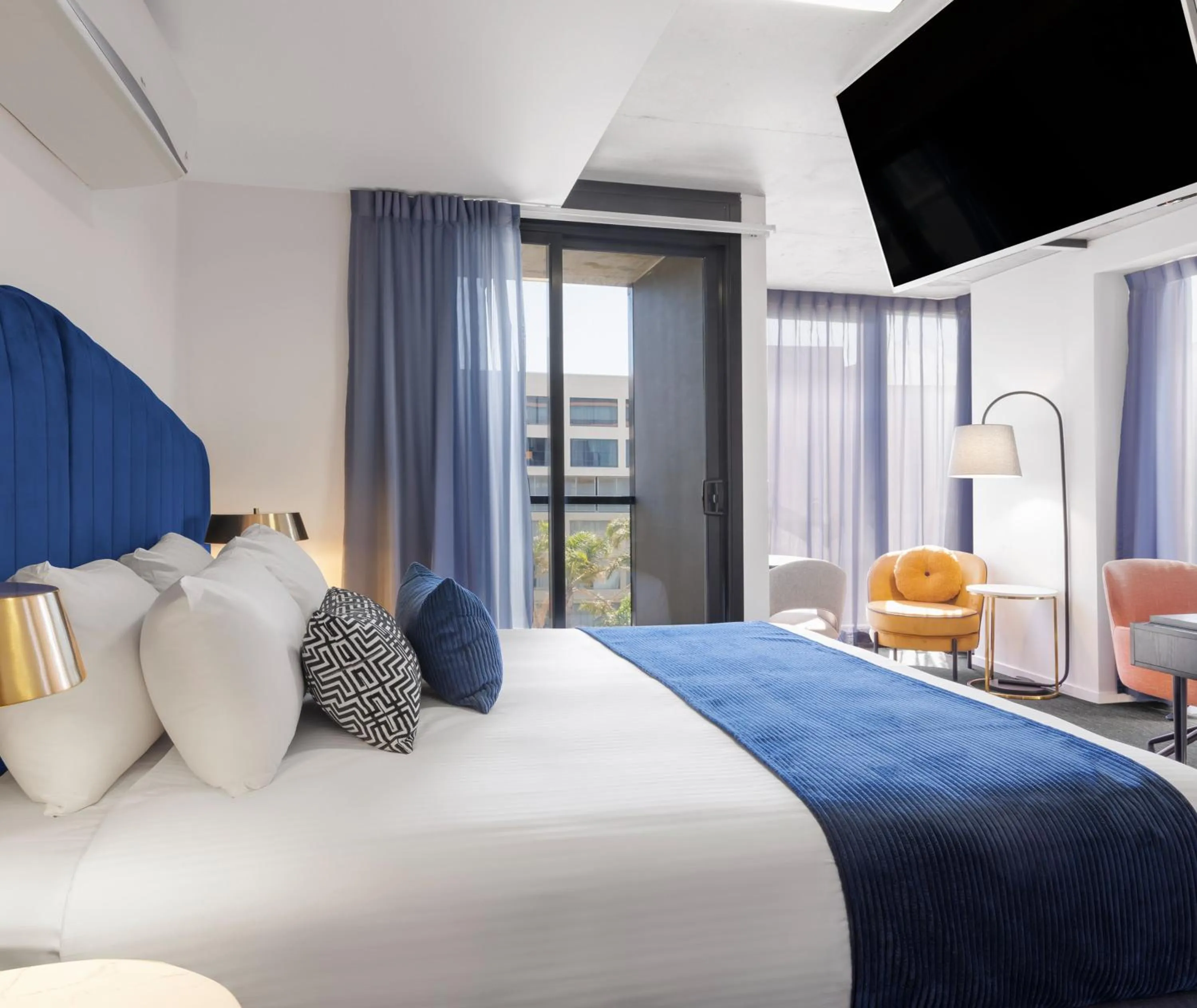 Bed in Oaks Melbourne St Kilda Road Hotel