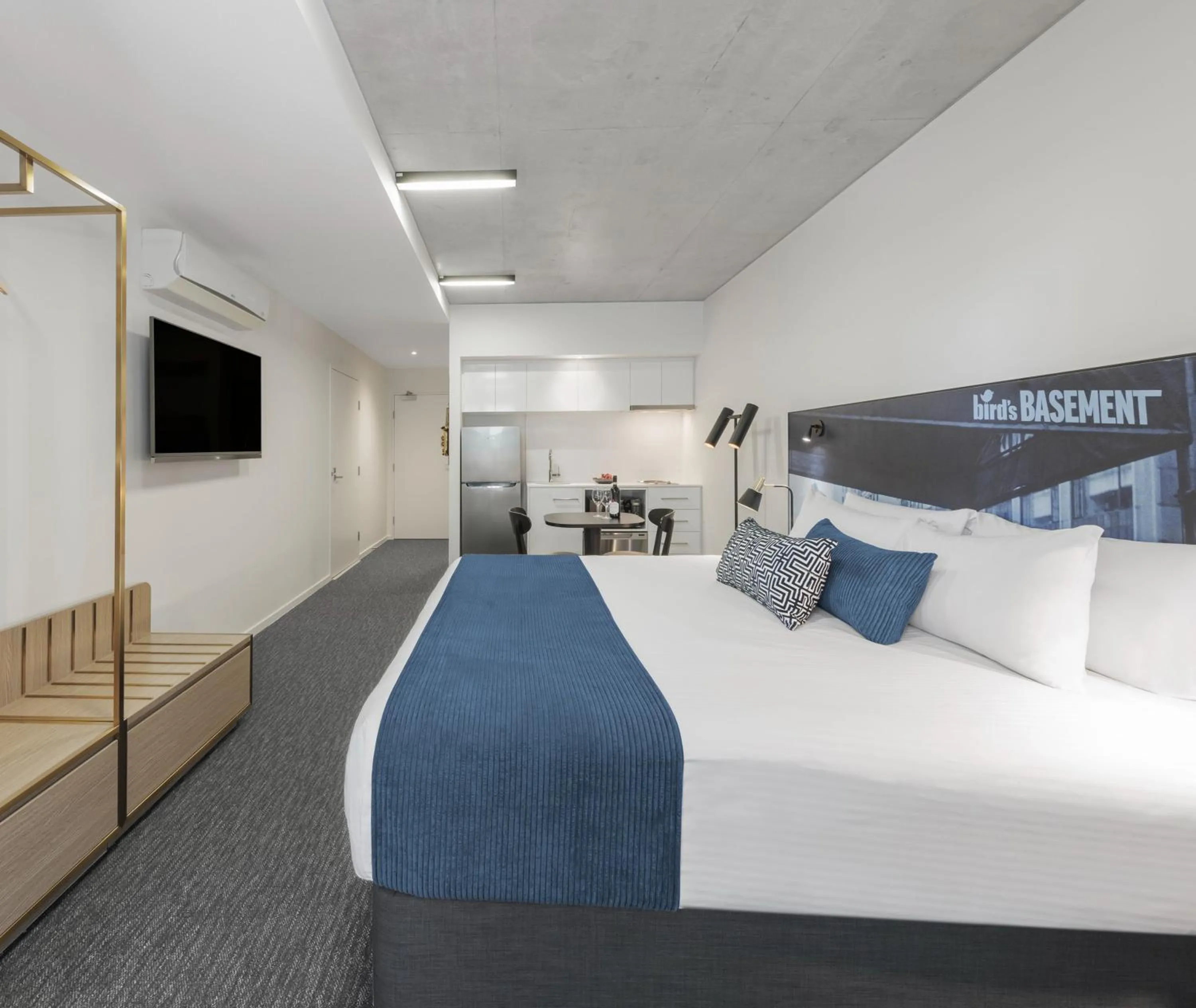 Bed in Oaks Melbourne St Kilda Road Hotel