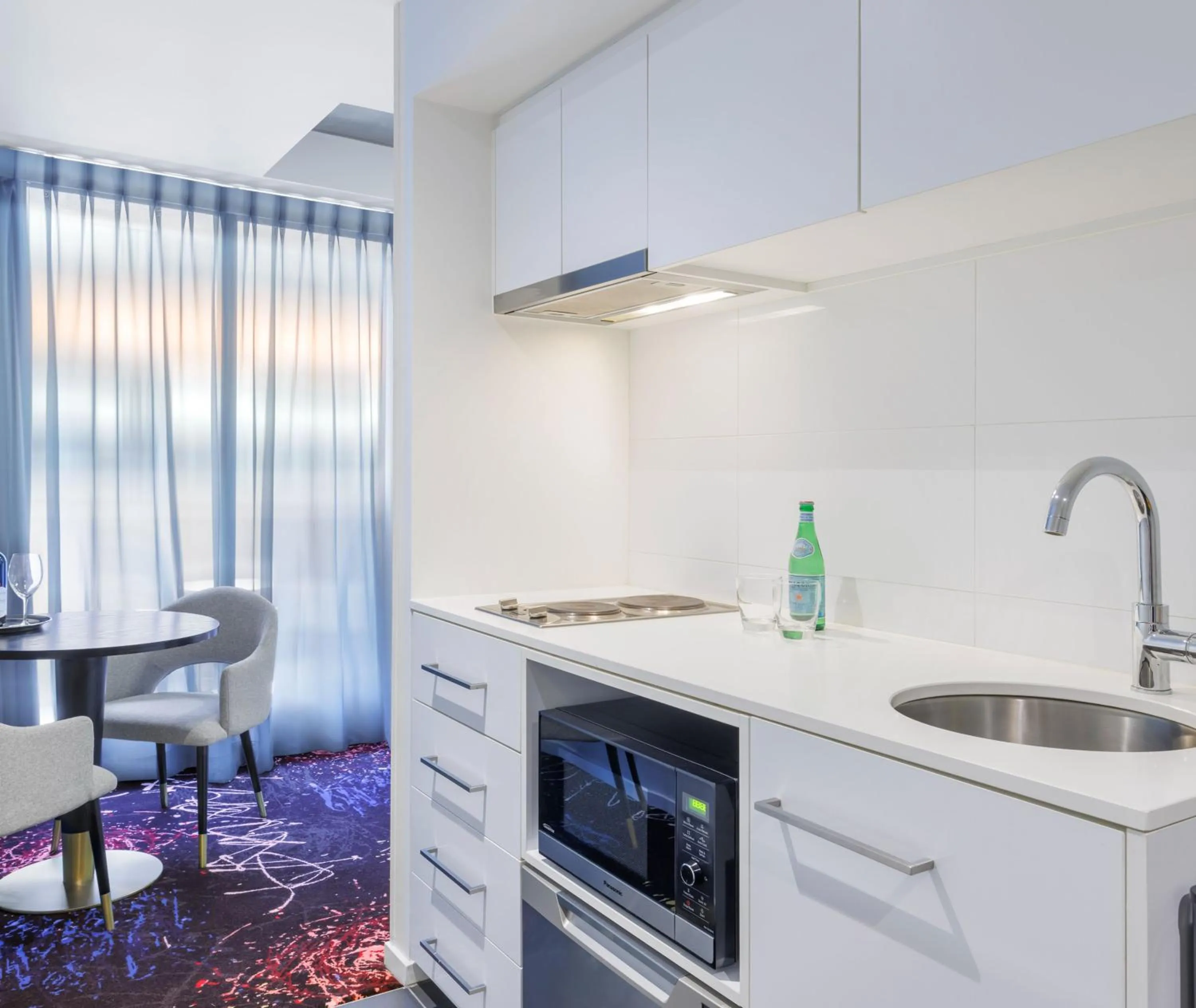 Kitchen or kitchenette in Oaks Melbourne St Kilda Road Hotel