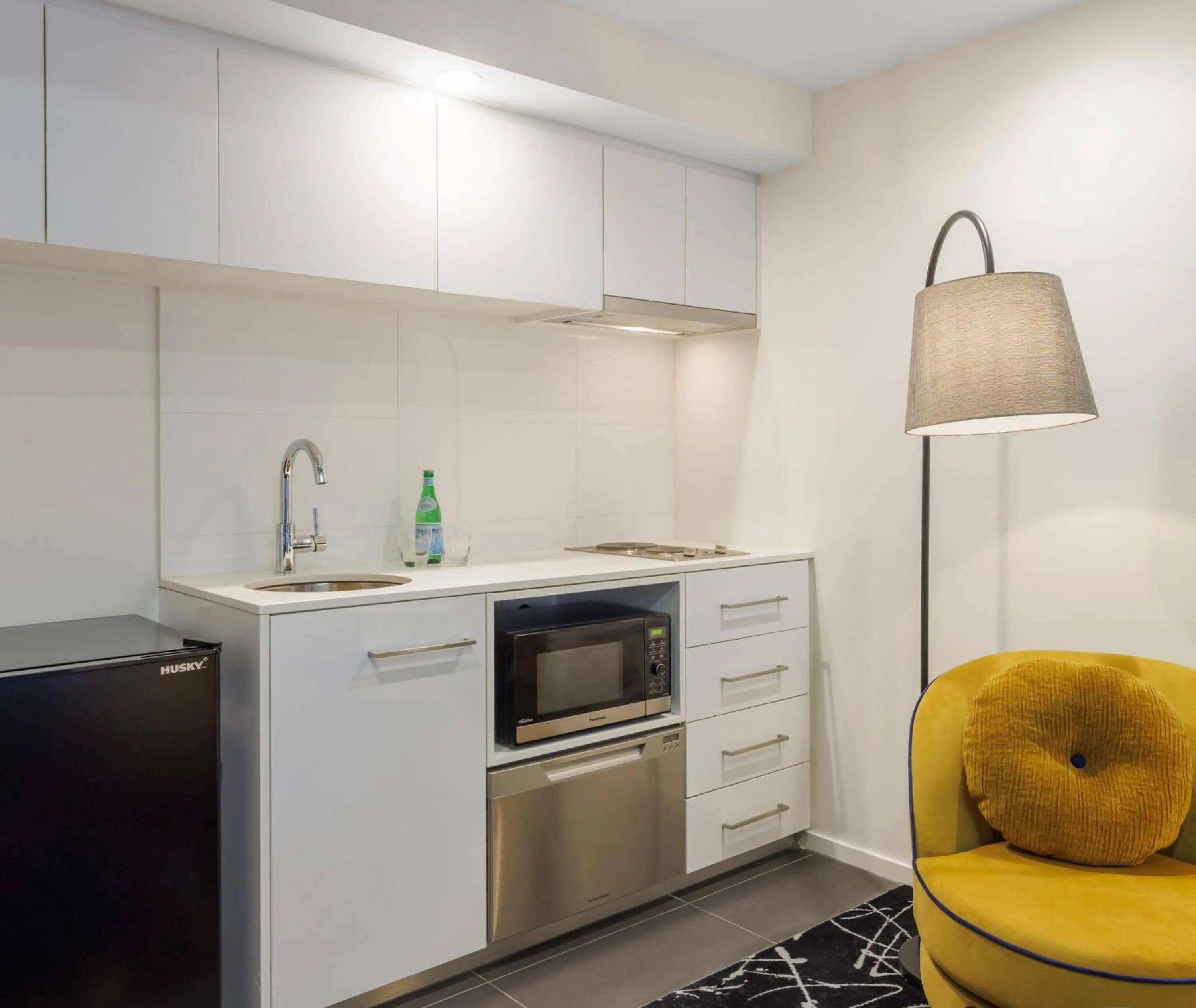 Kitchen or kitchenette in Oaks Melbourne St Kilda Road Hotel