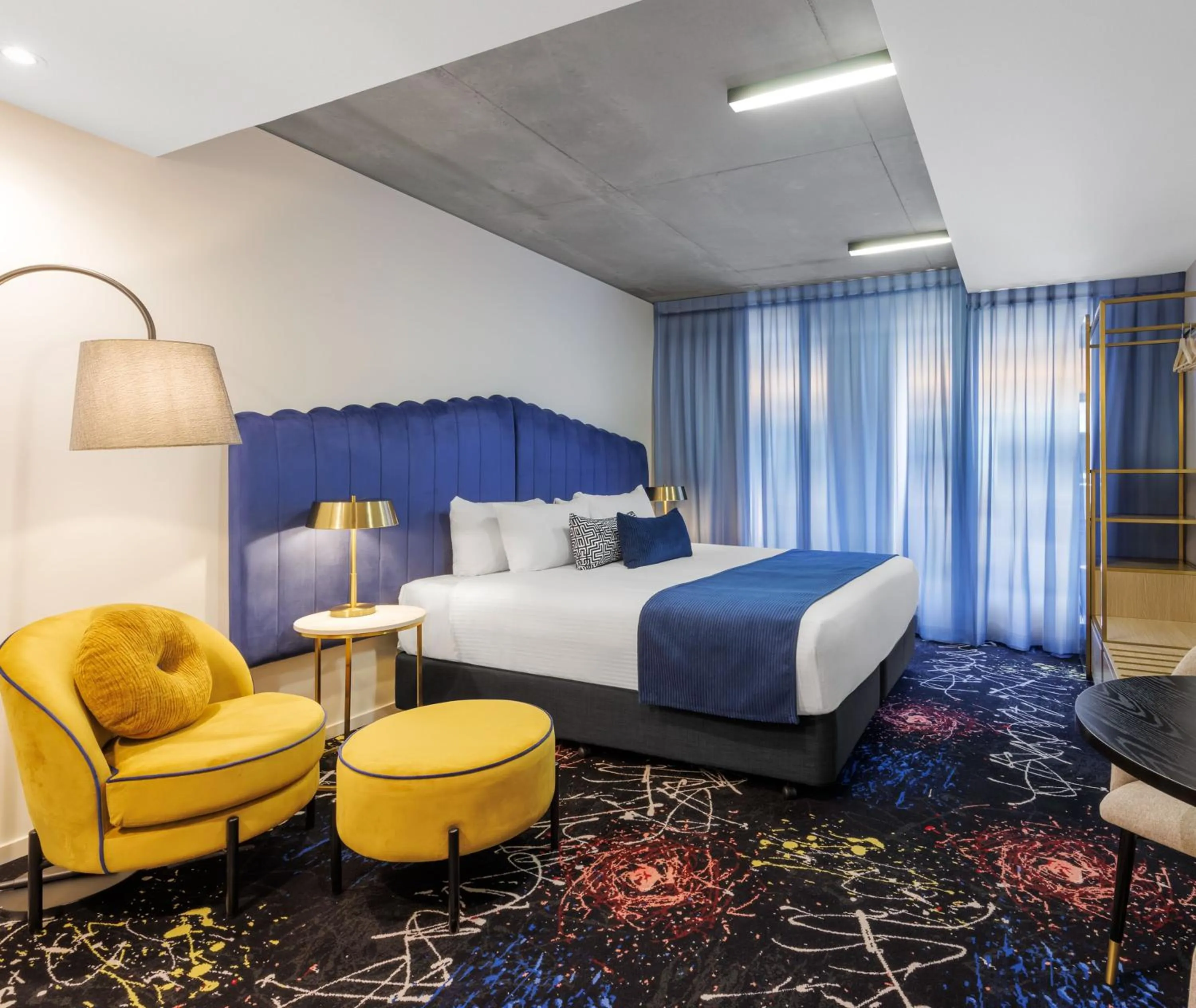 Bed in Oaks Melbourne St Kilda Road Hotel