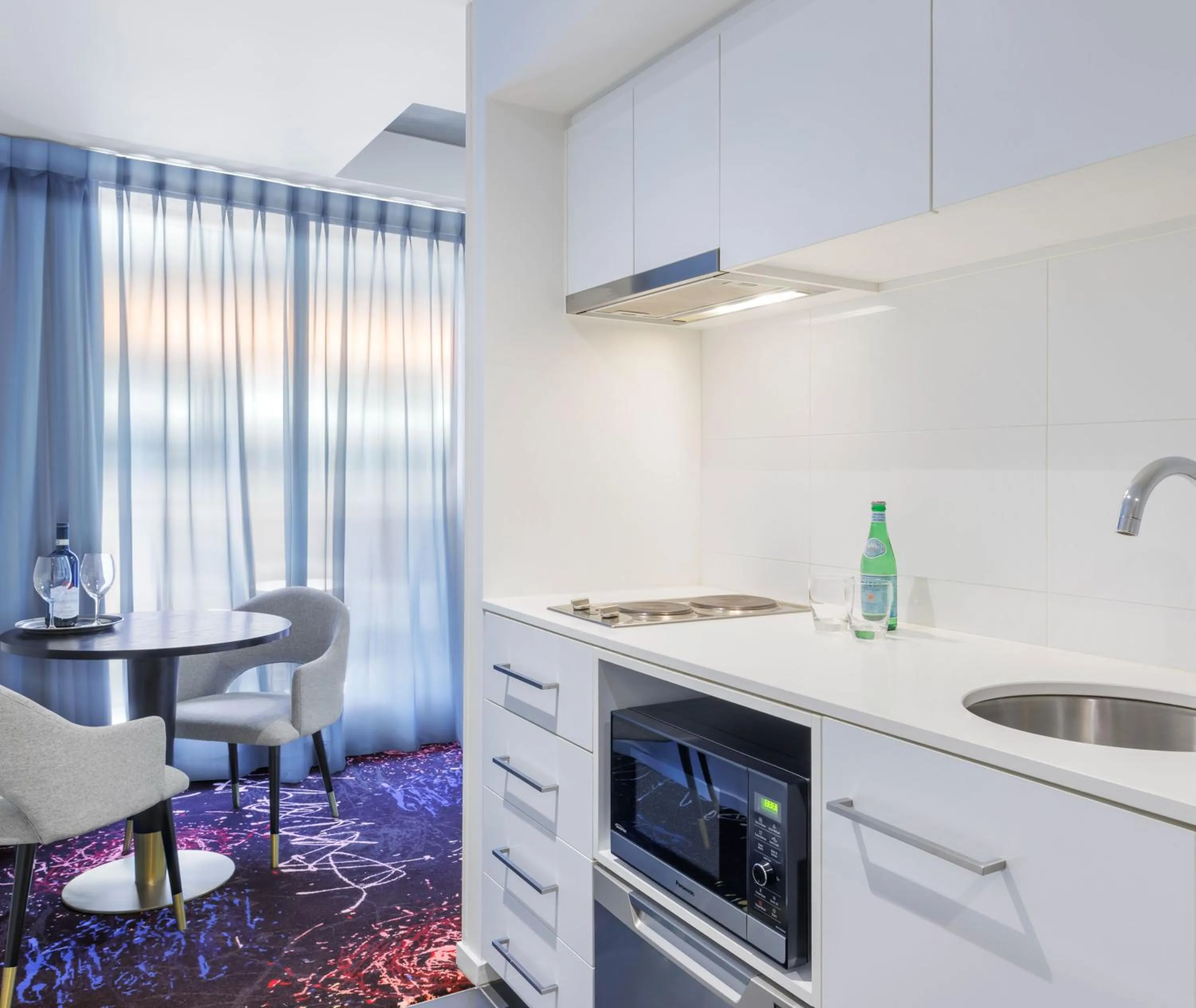 Kitchen or kitchenette in Oaks Melbourne St Kilda Road Hotel