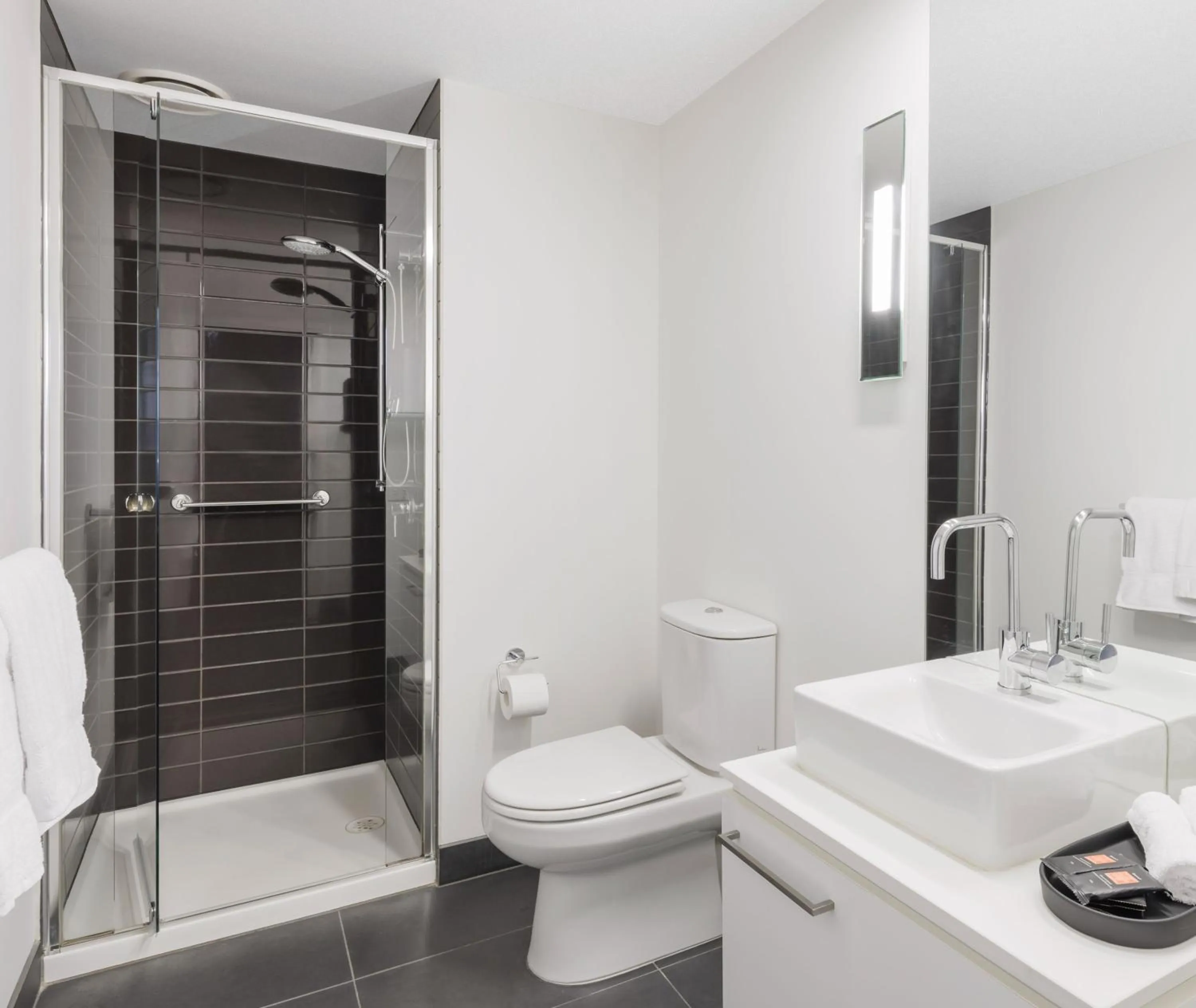 Bathroom in Oaks Melbourne St Kilda Road Hotel