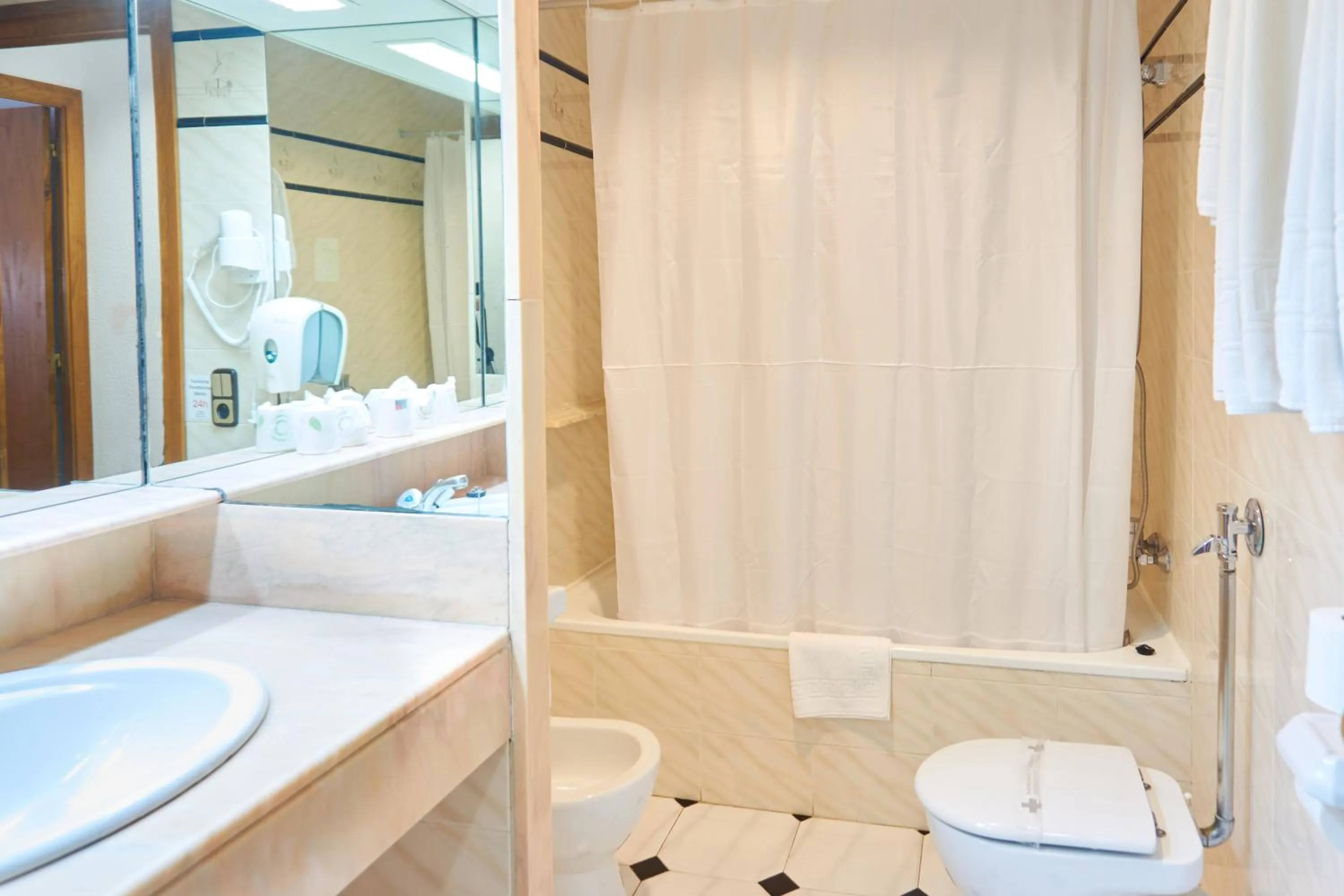 Bathroom in Nautilus Hotel