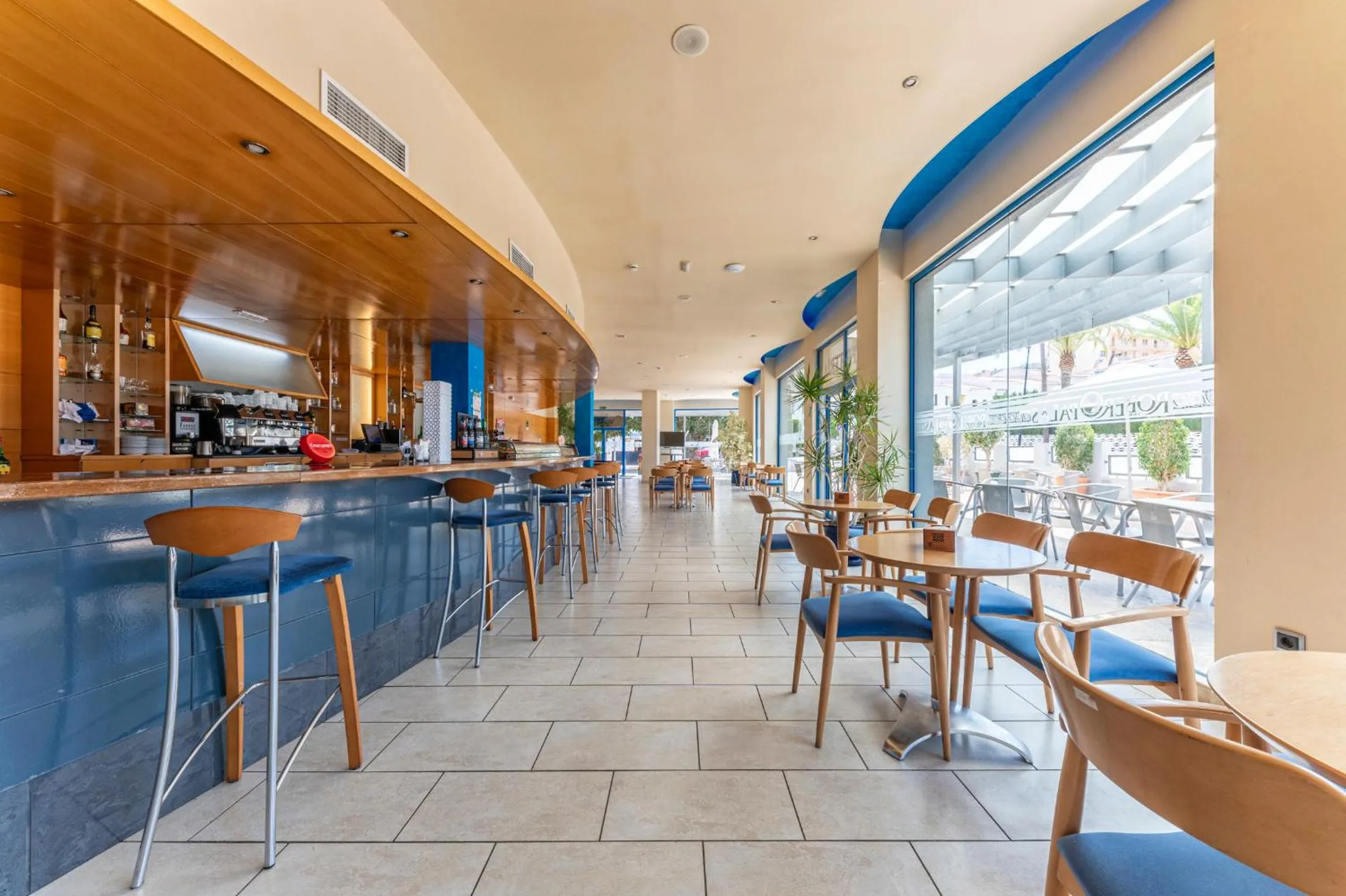 Restaurant/places to eat in Hotel Rober Palas