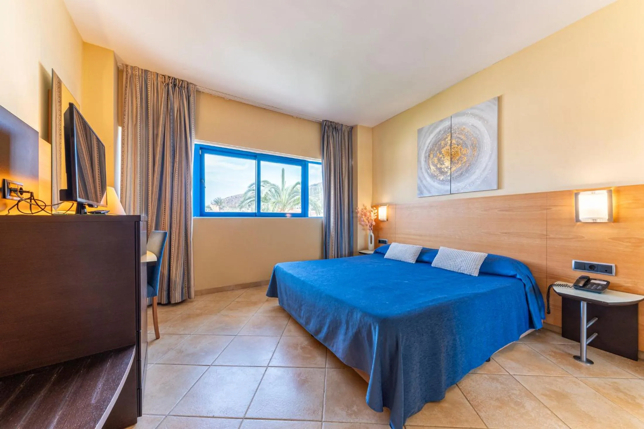 Bedroom in Hotel Rober Palas