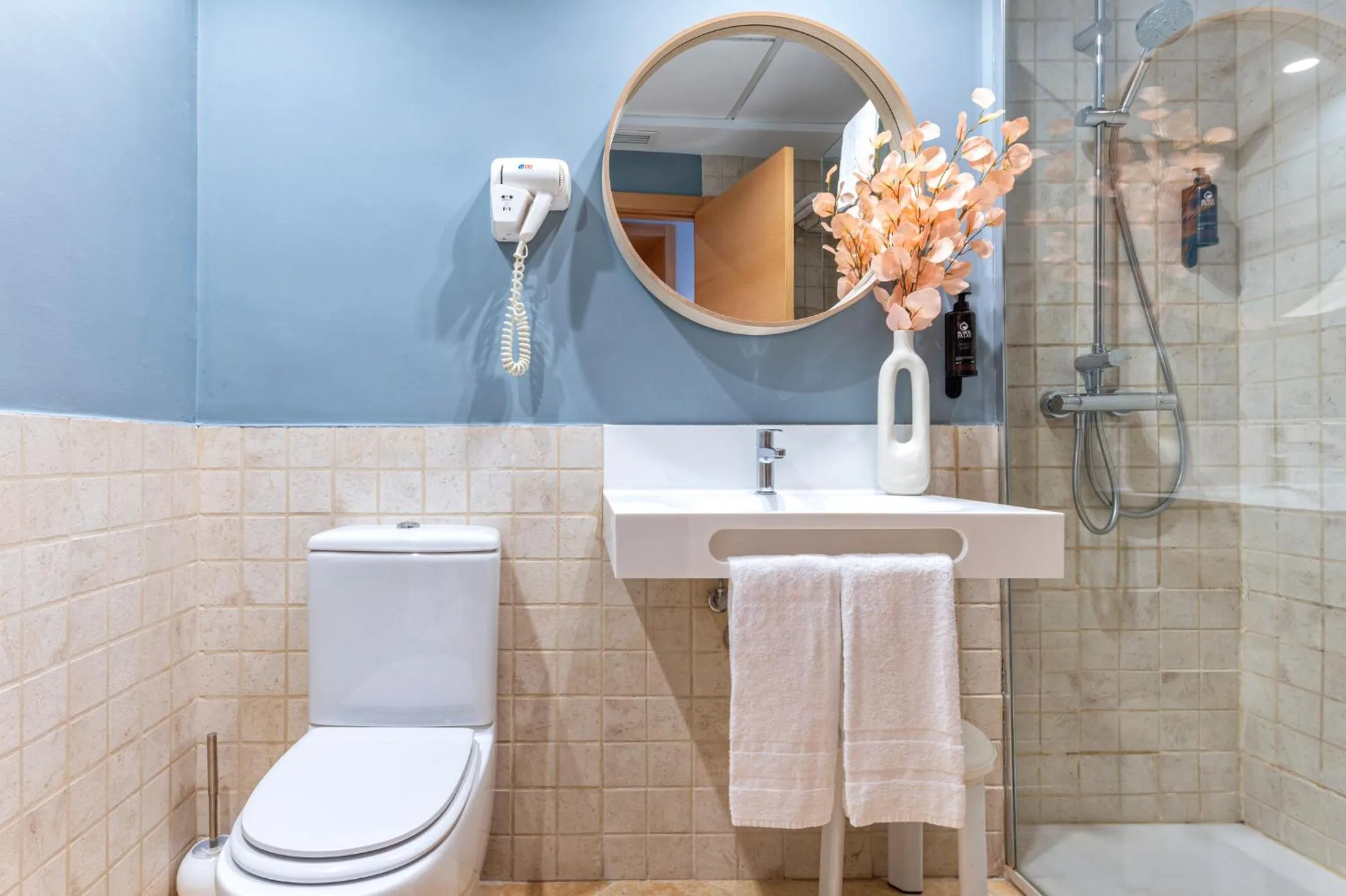 Bathroom in Hotel Rober Palas