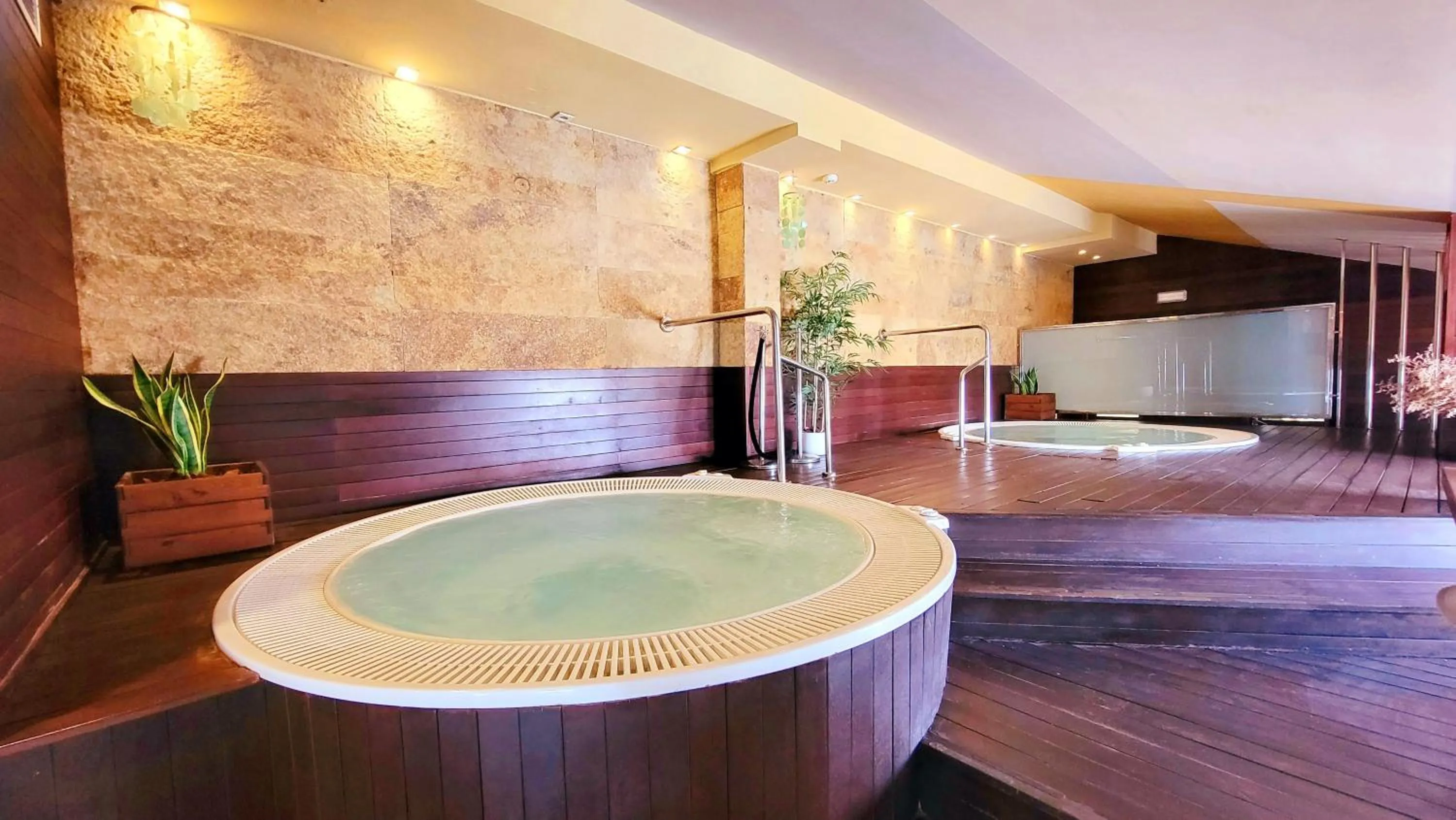 Hot Tub in Hotel Monarque Costa Narejos