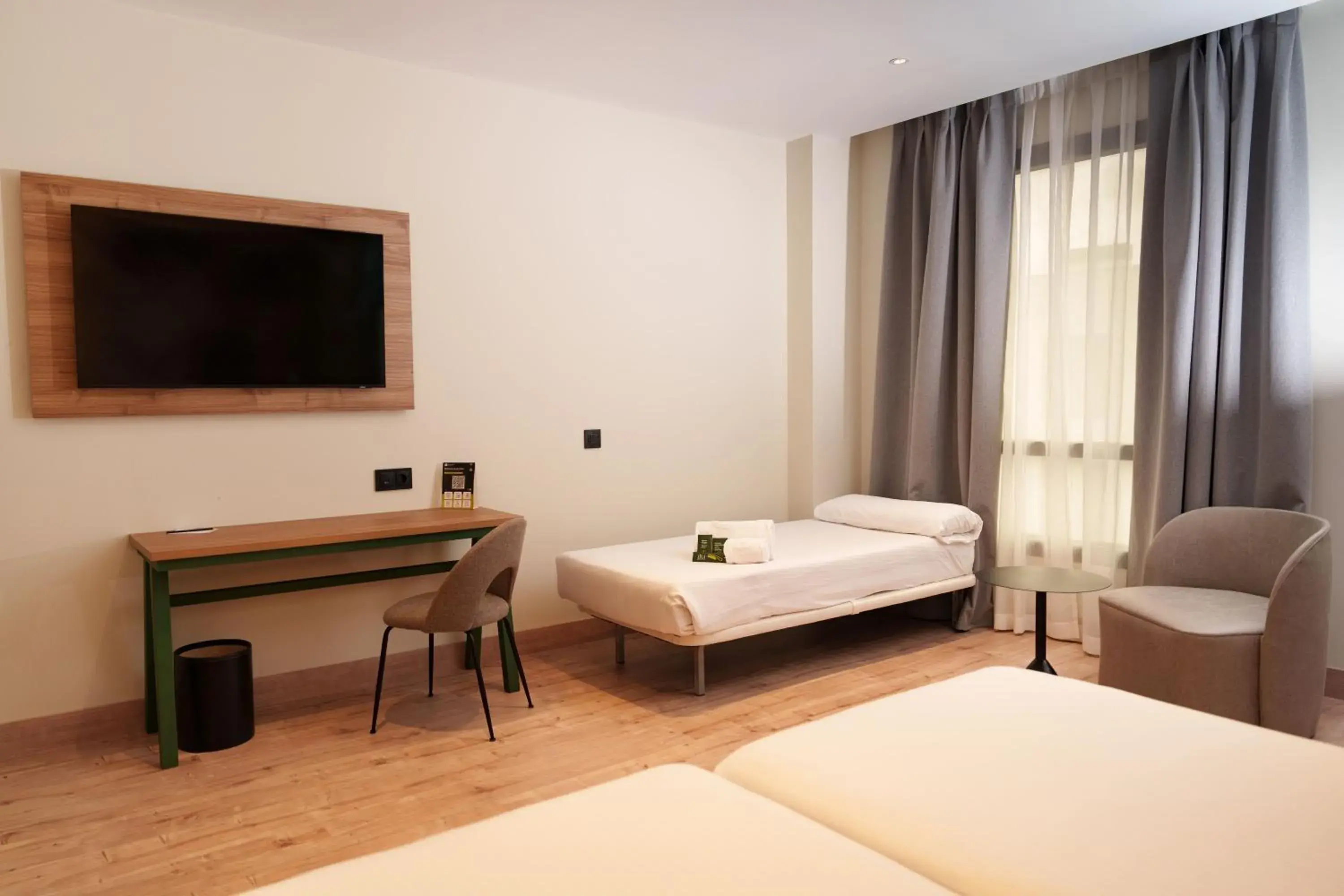 Double Room with Extra Bed in Sercotel Princesa De Eboli Double Room with Extra Bed in Sercotel Princesa De Eboli