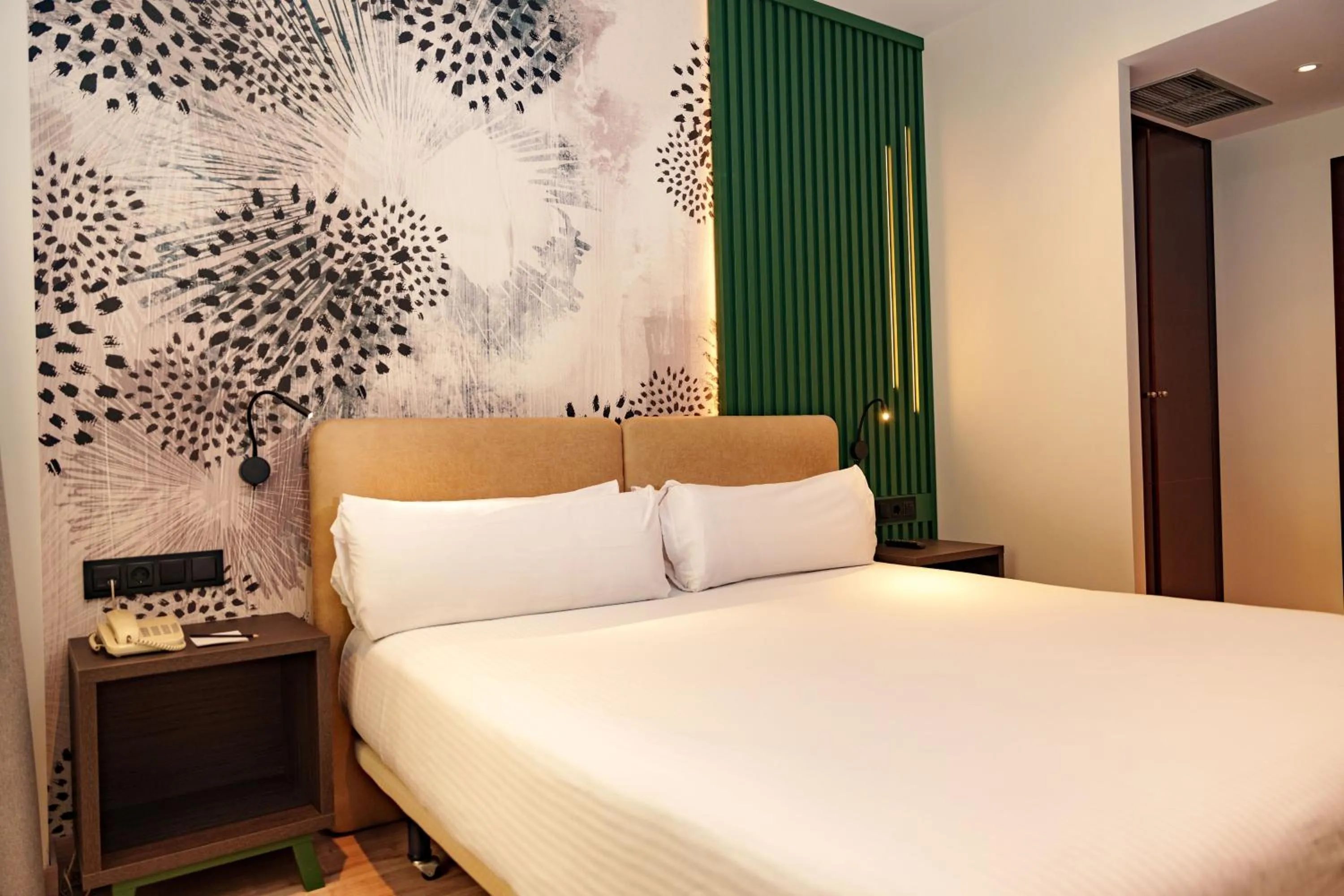 Photo of the whole room, Bed in Sercotel Princesa De Eboli