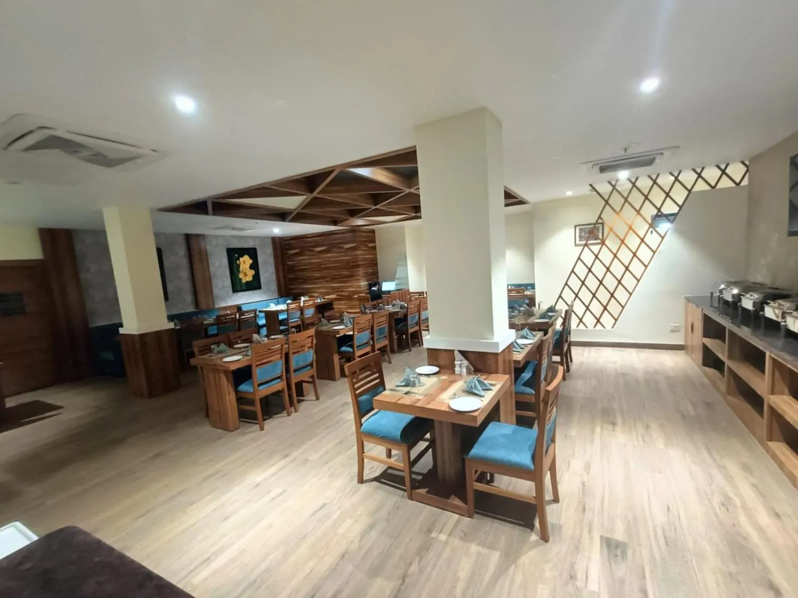 Restaurant/places to eat in HOTEL GOLDEN ORCHID