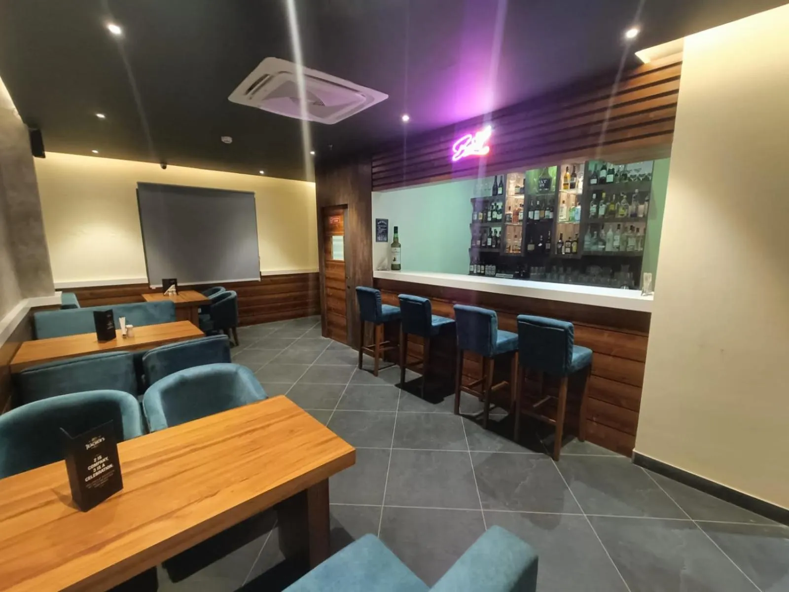 Lounge or bar in HOTEL GOLDEN ORCHID