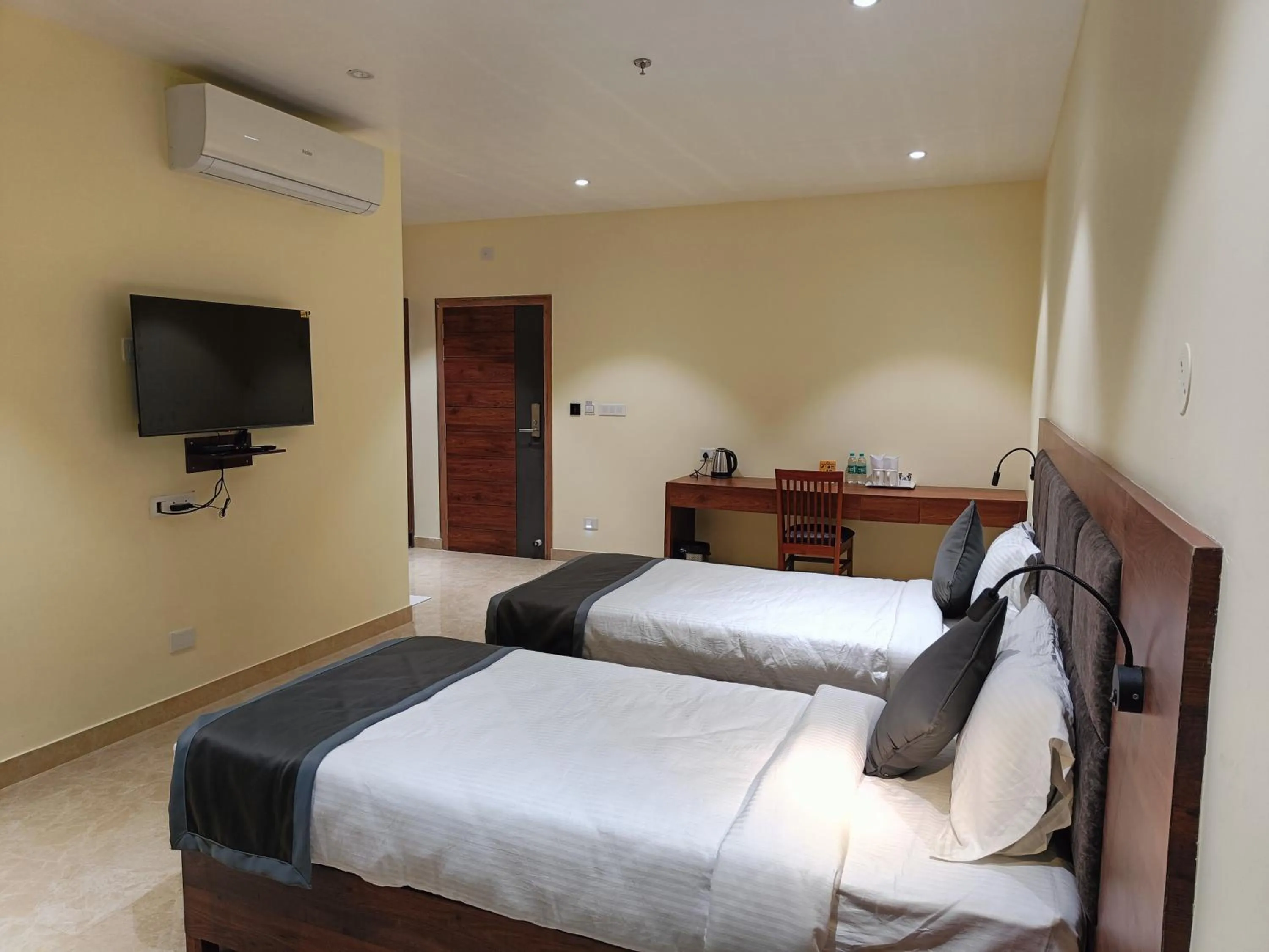 Bed in HOTEL GOLDEN ORCHID