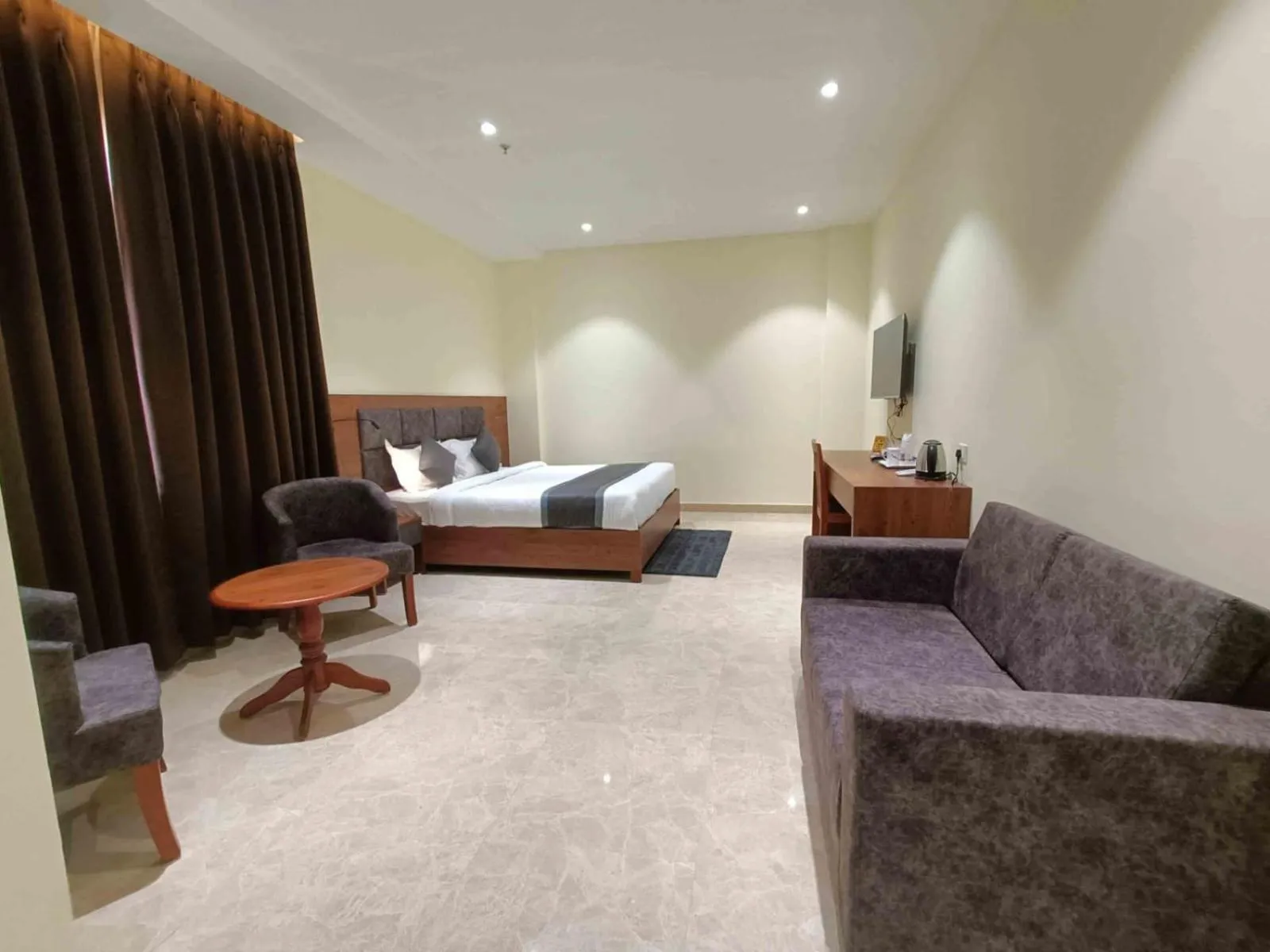 Bed in HOTEL GOLDEN ORCHID