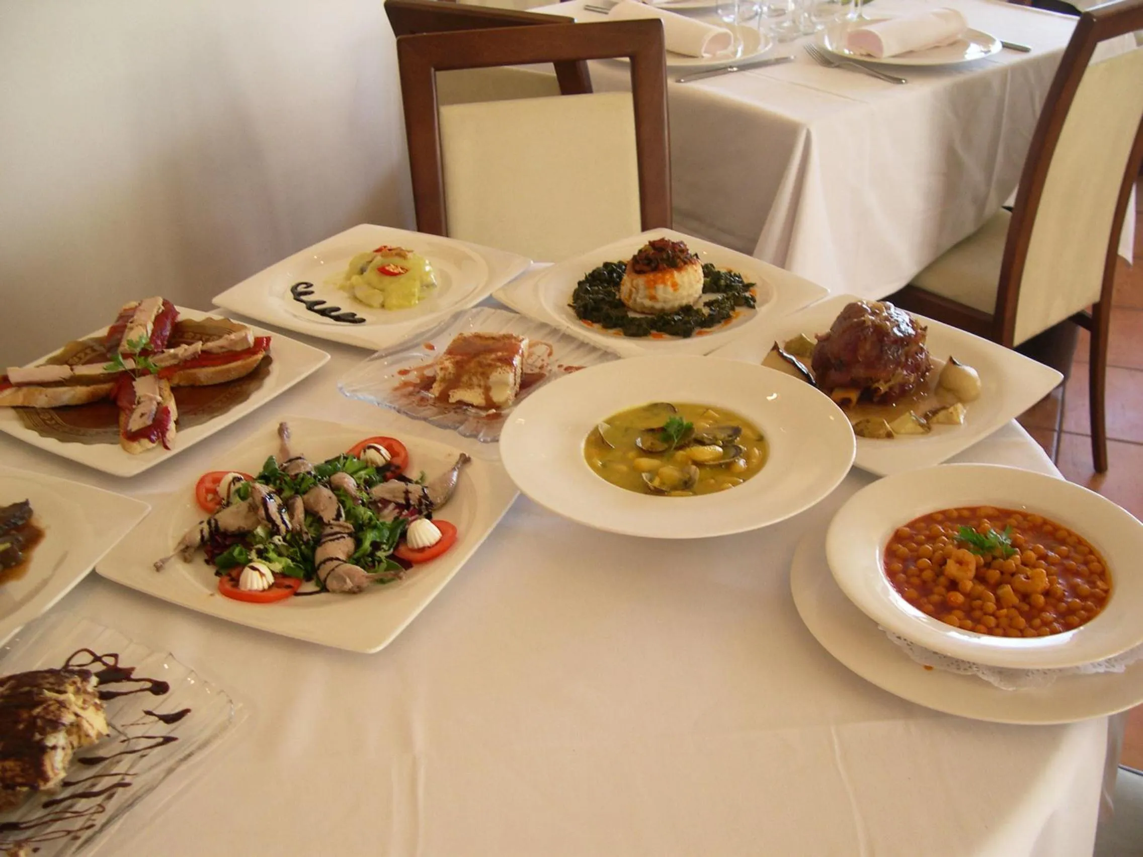 Restaurant/places to eat in Villa Mencia