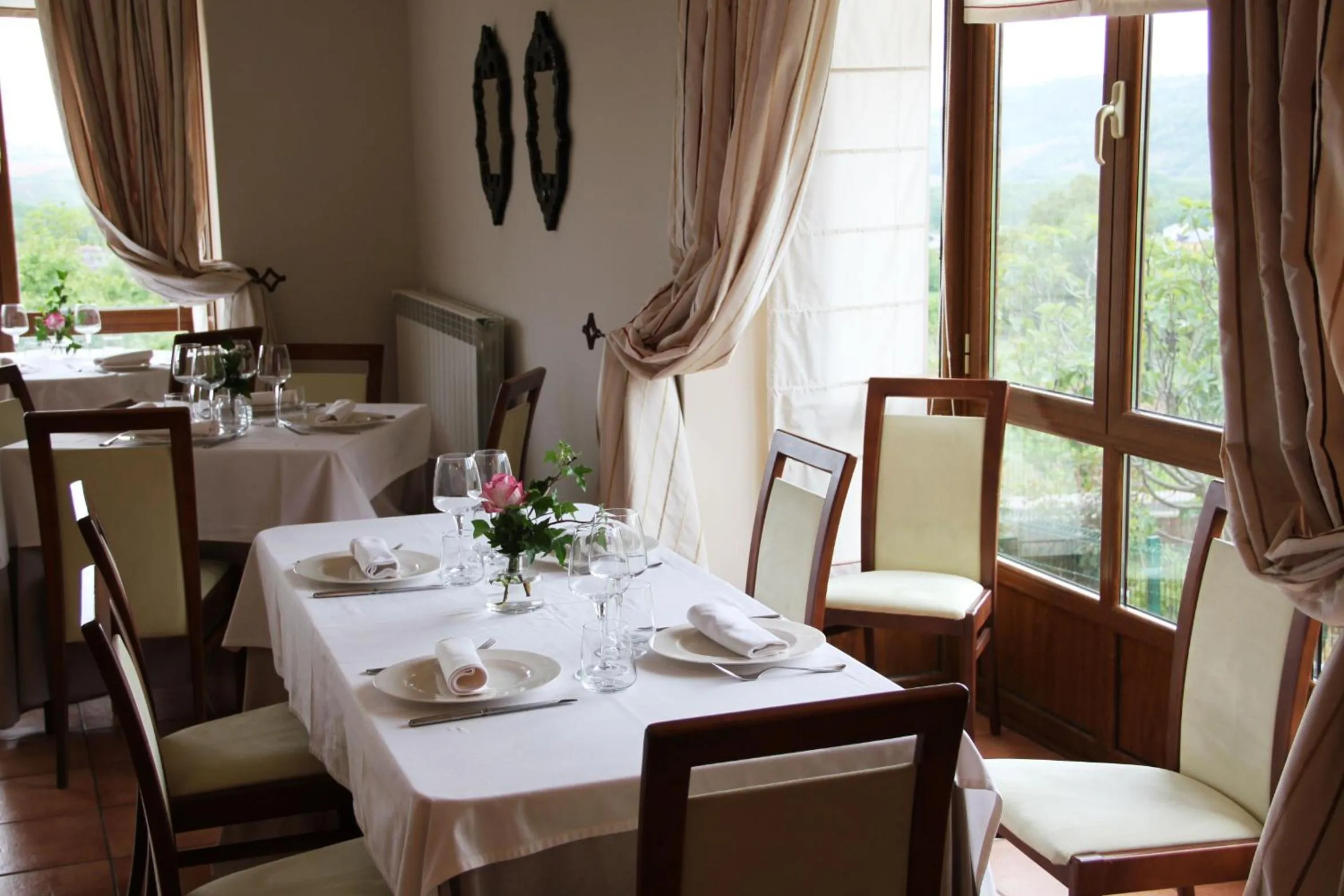 Restaurant/places to eat in Villa Mencia