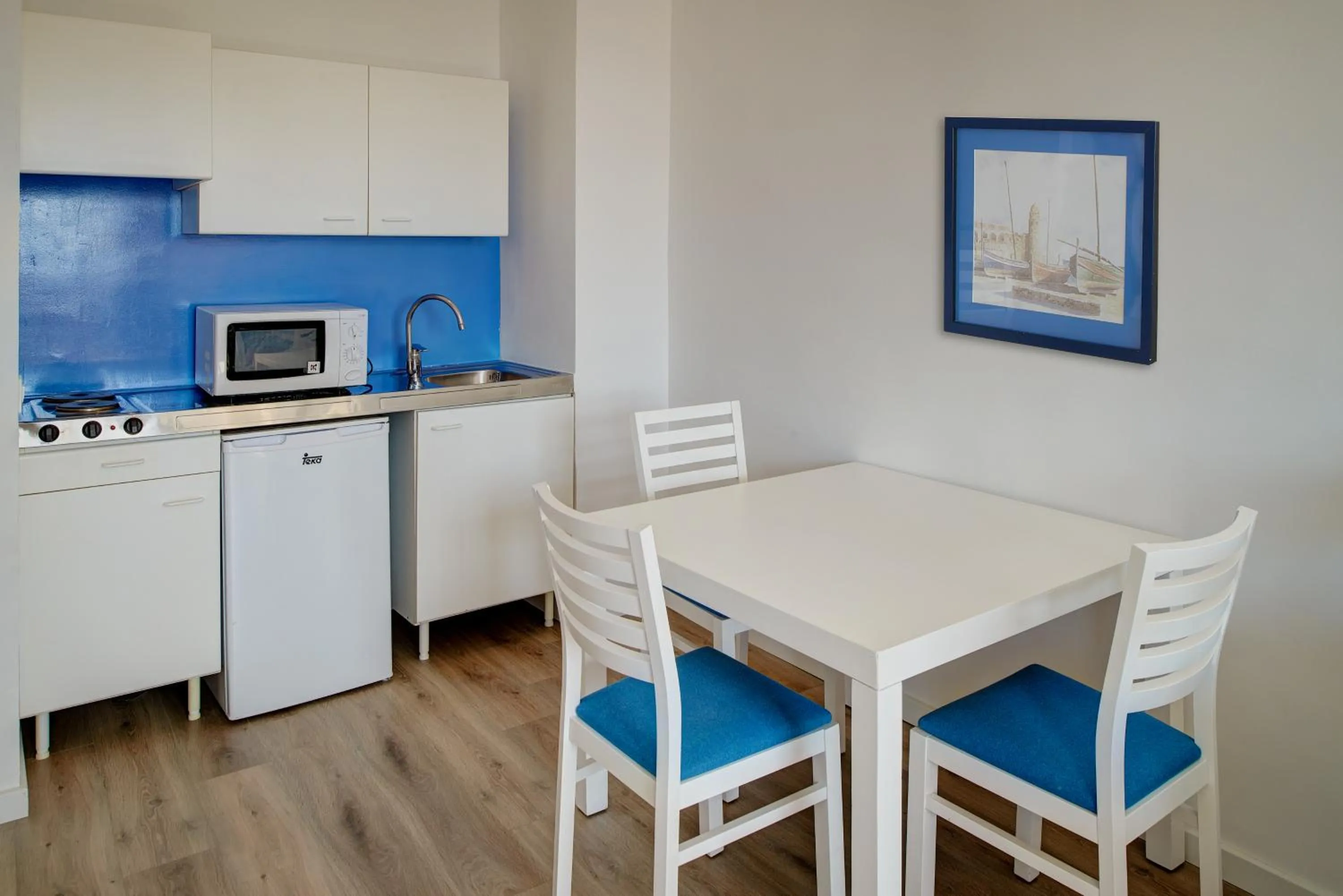 Photo of the whole room in HYB Eurocalas