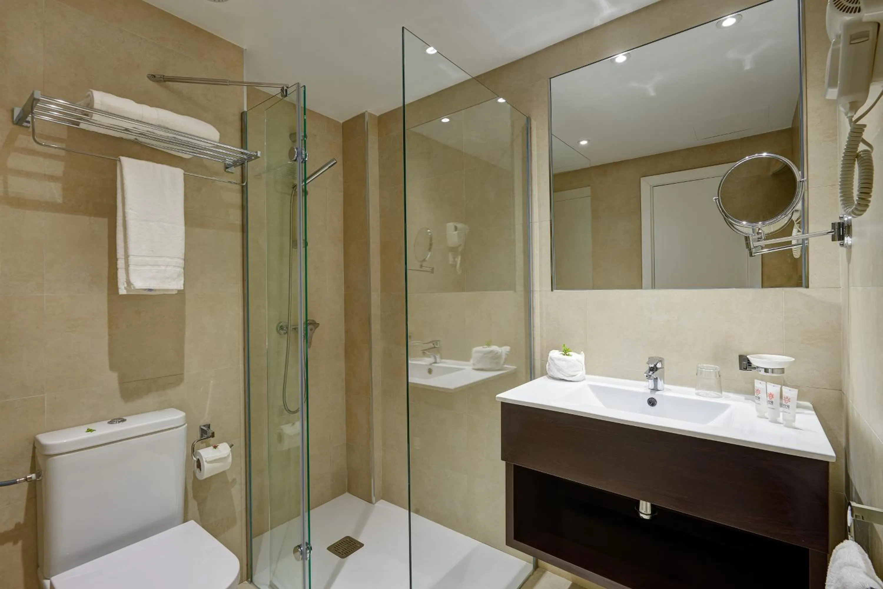 Bathroom in HYB Eurocalas